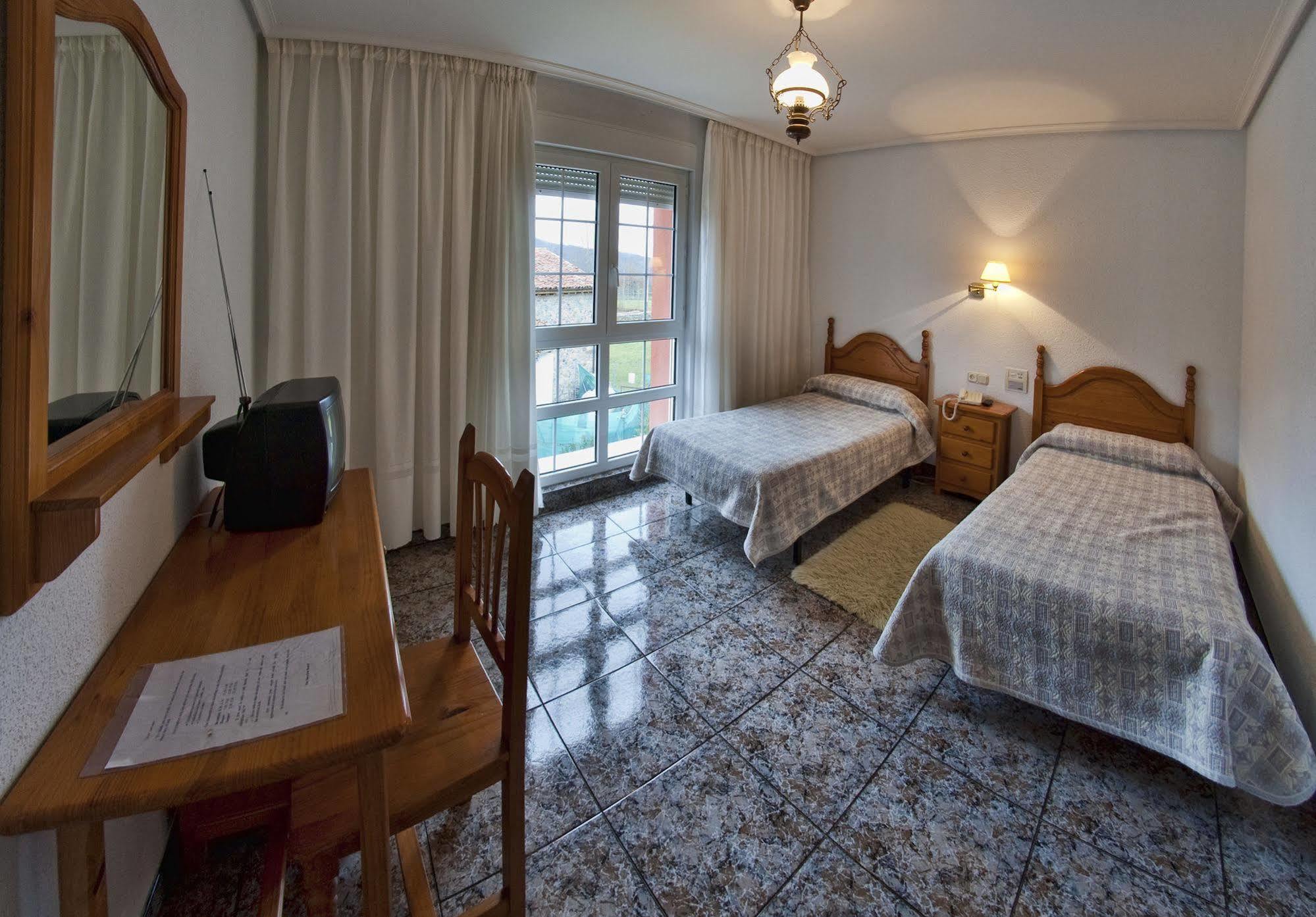 Hotel Tierra De La Reina 3*