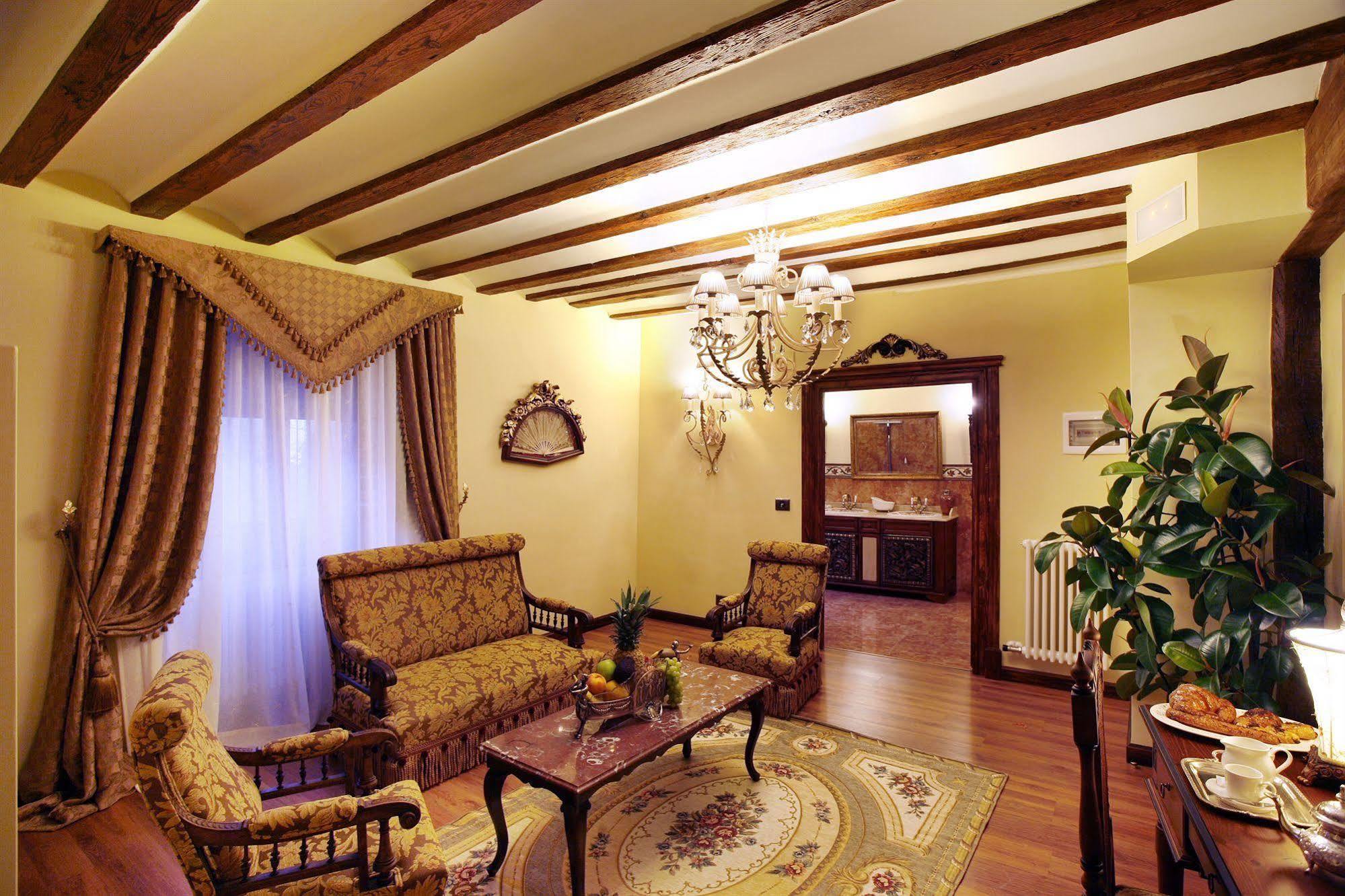 Boutique Real Casona De Amas 3* Azofra