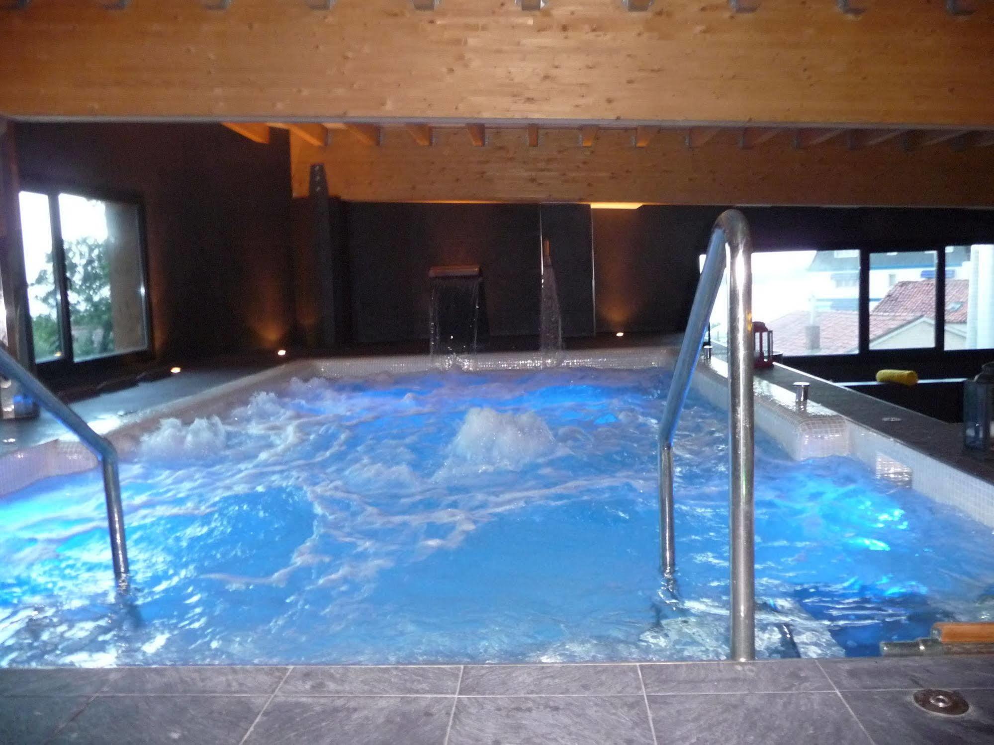 Hotel Bella &