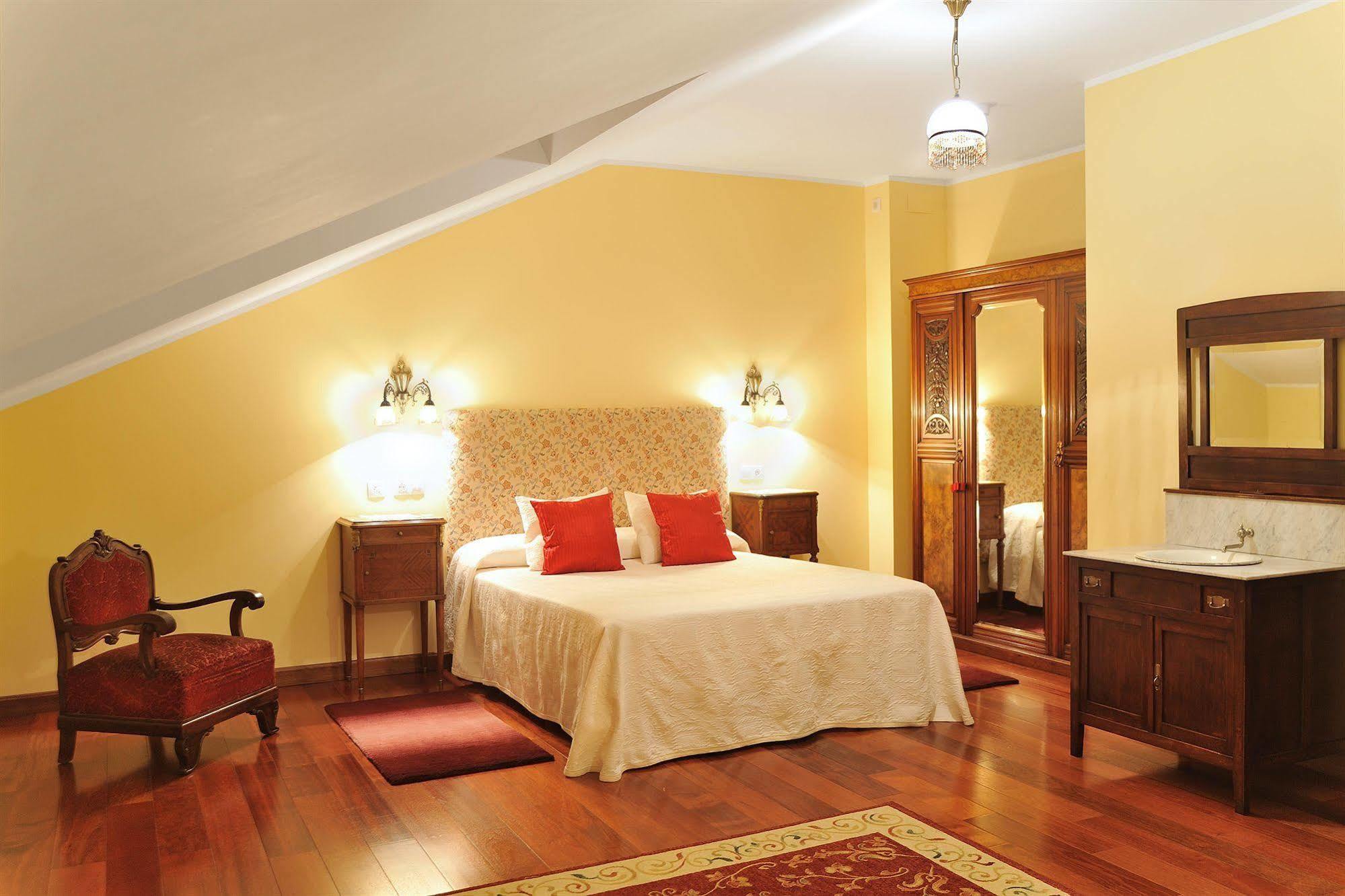 La Casona De La Roza *