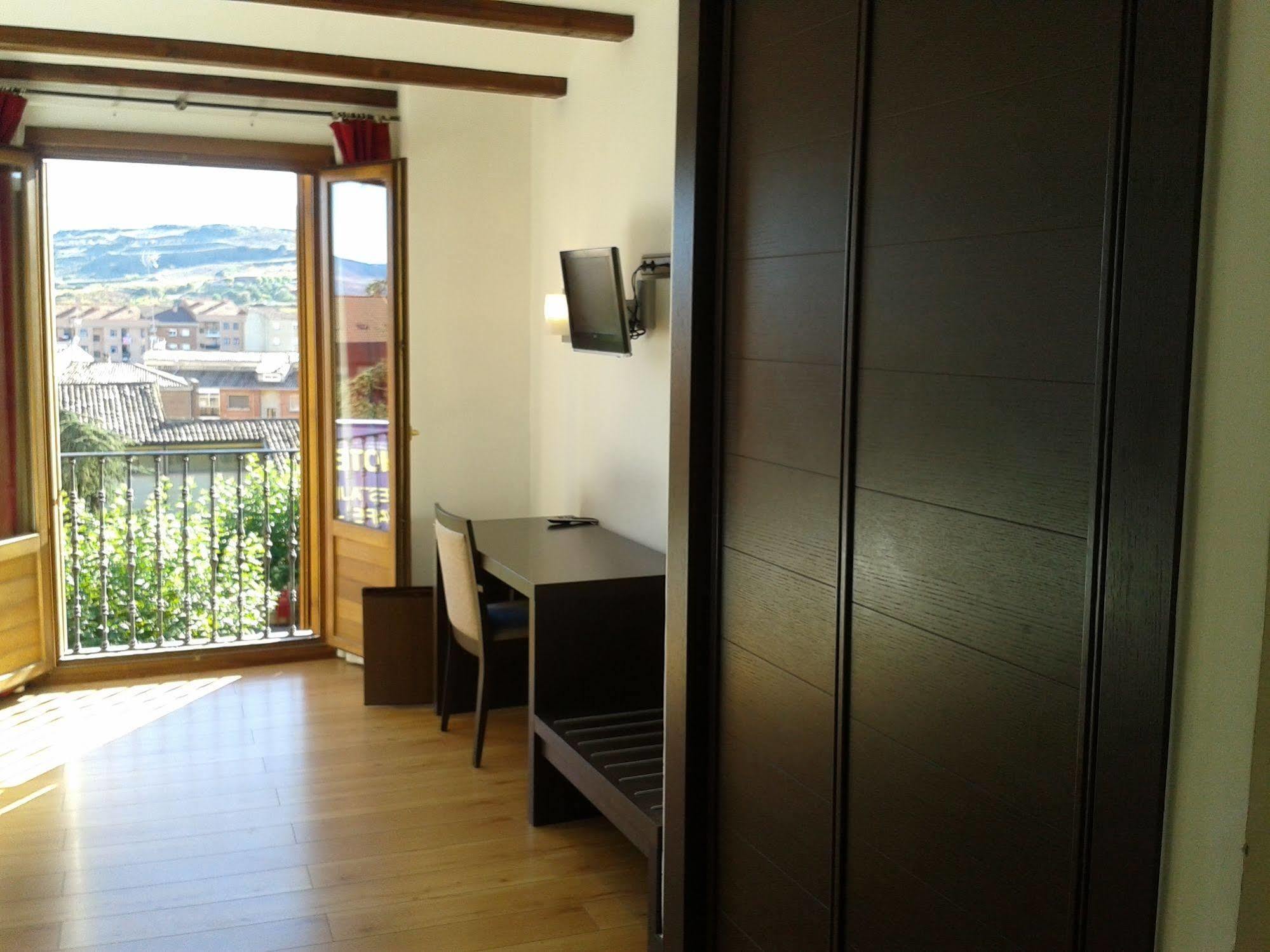 Hotel Rey Sancho Navarrete