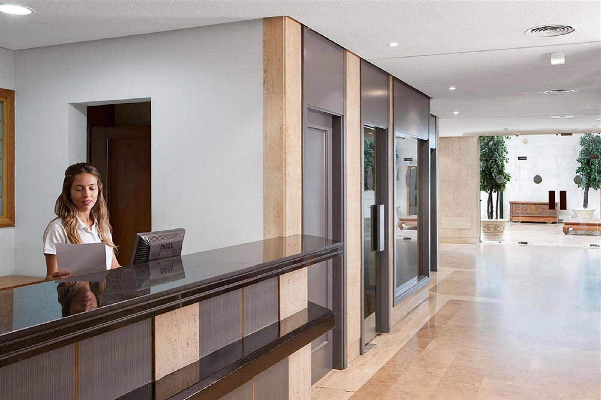 Th Rozas Aparthotel
