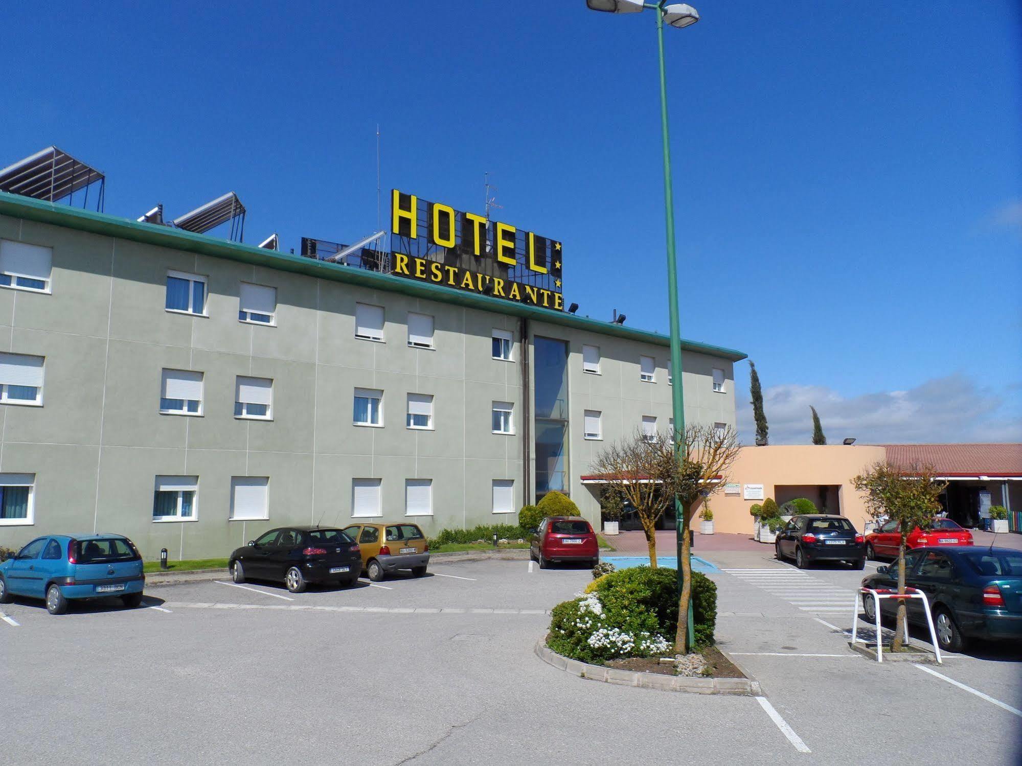 Rey Arturo Burgos Hotel