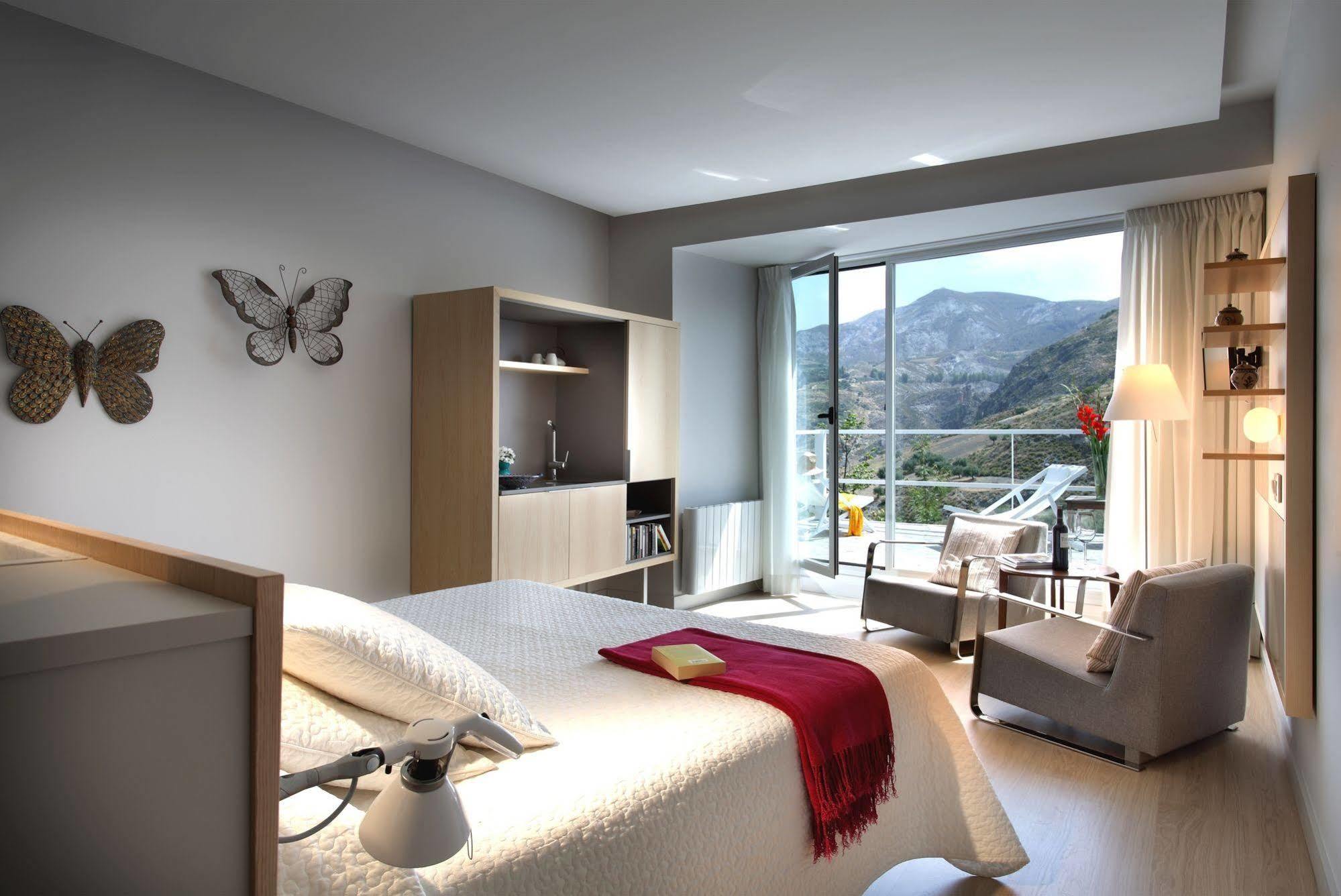 La Almunia Del Valle Hotel 3*