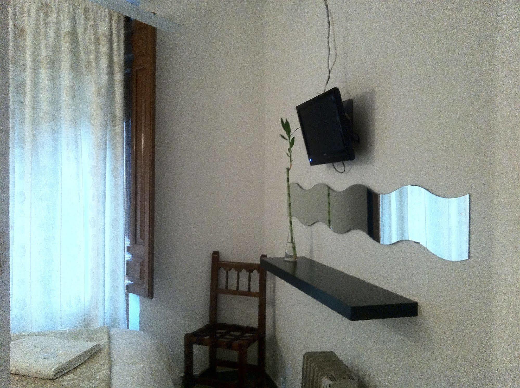 Atlantida Guest house *