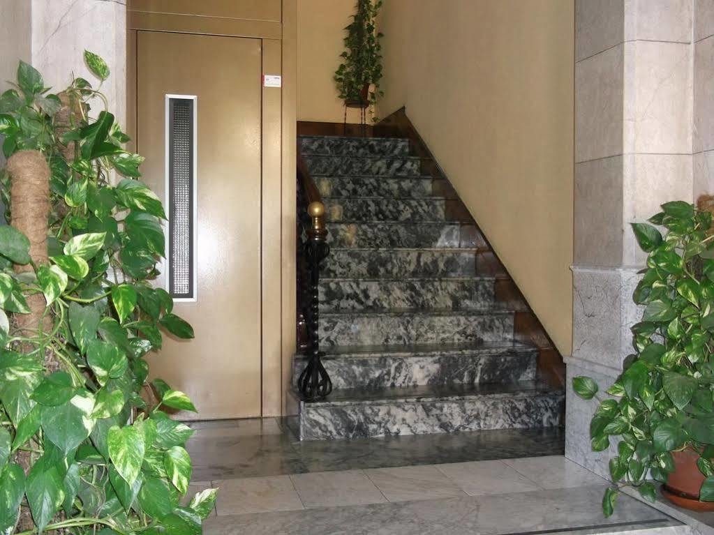 Atlantida Guest house *