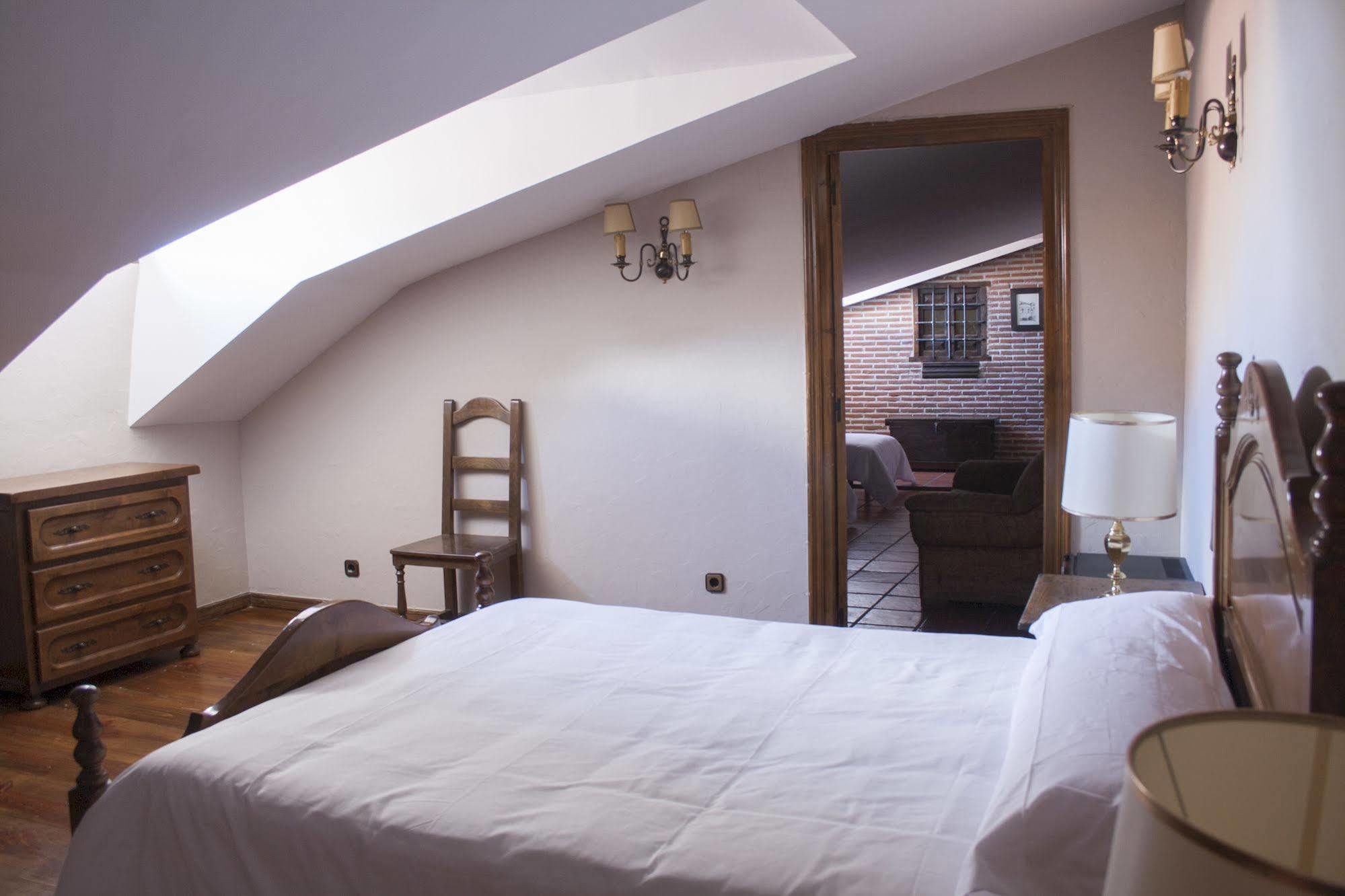 Palacio De Monjaraz 2* Ávila
