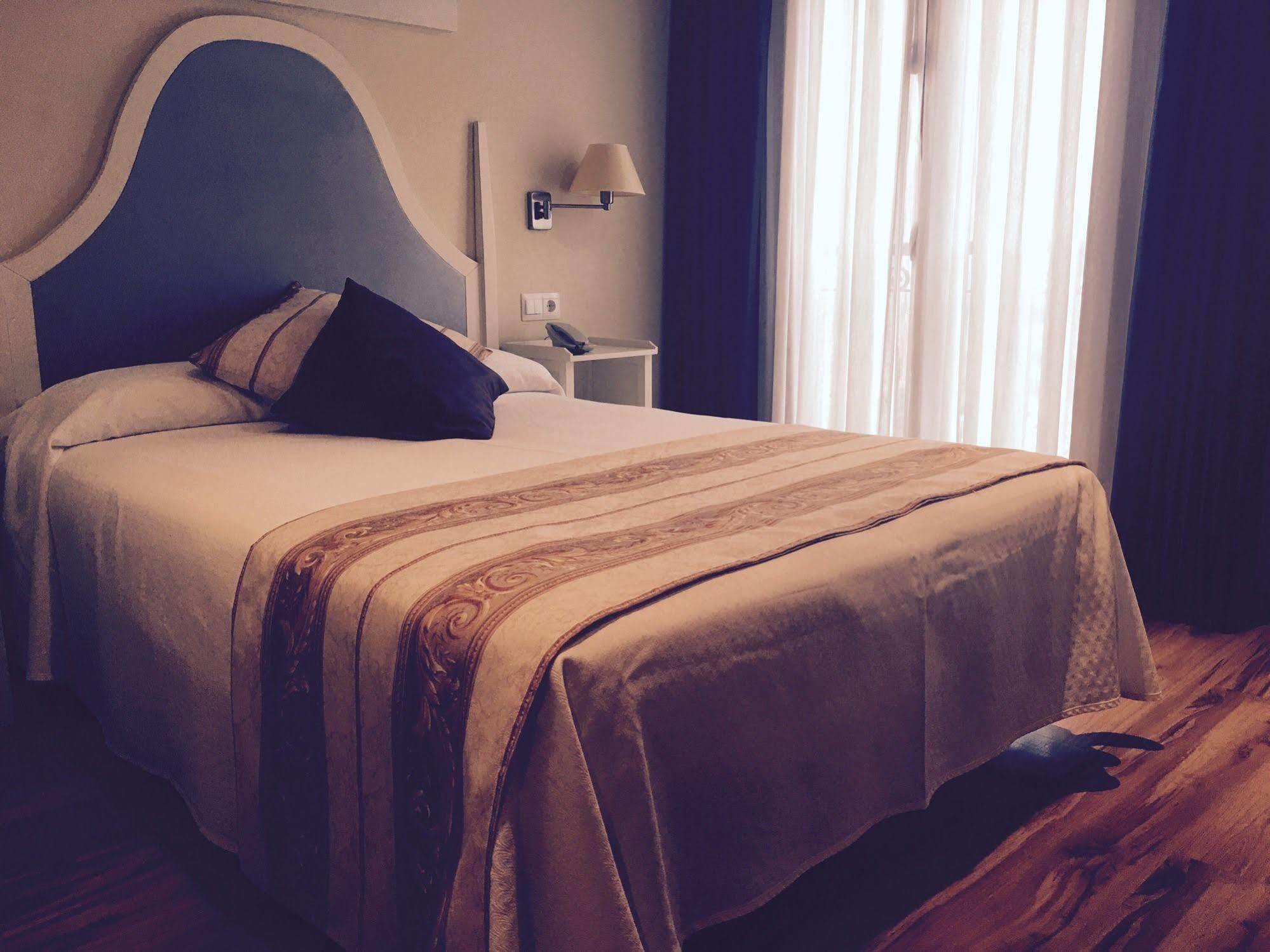 Hotel Valle De Cabezon 3*