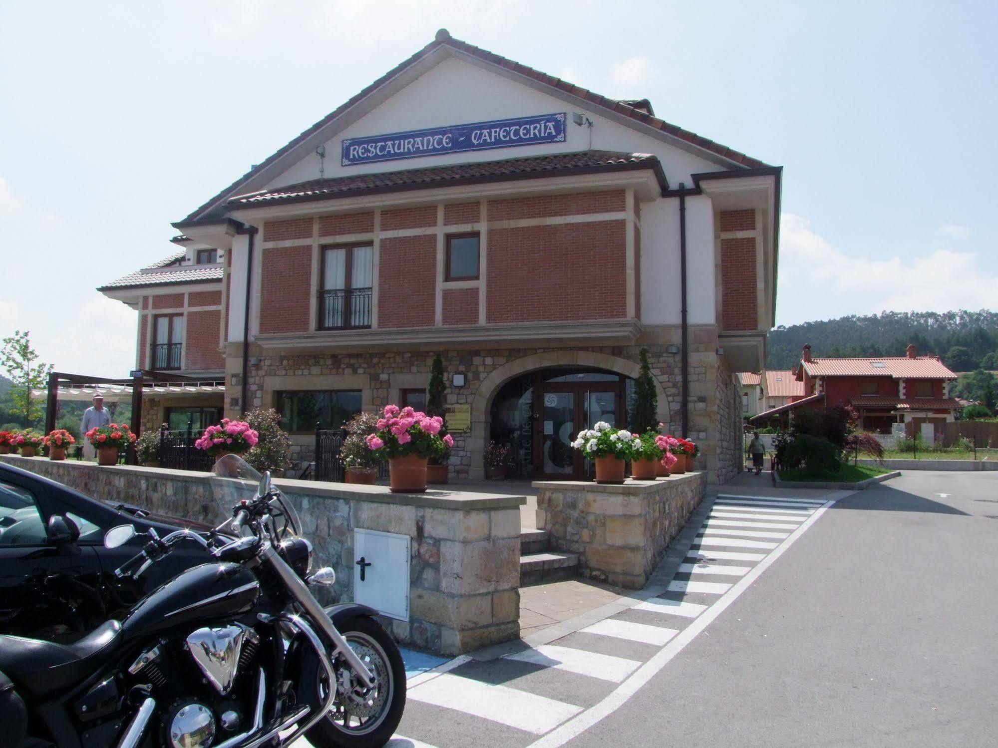 Valle De Cabezon Hotel
