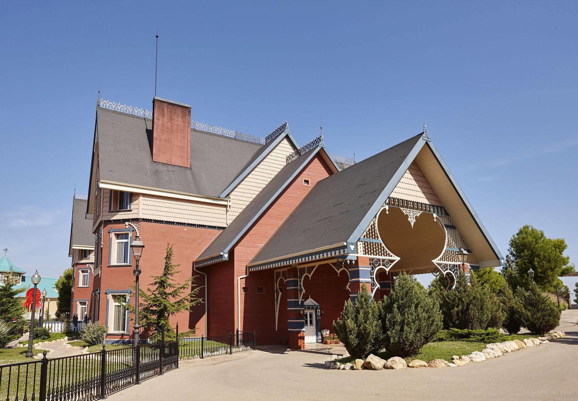 Portaventura Lucy's Mansion: Unlimited Park Access & Express Passes 5* Salou