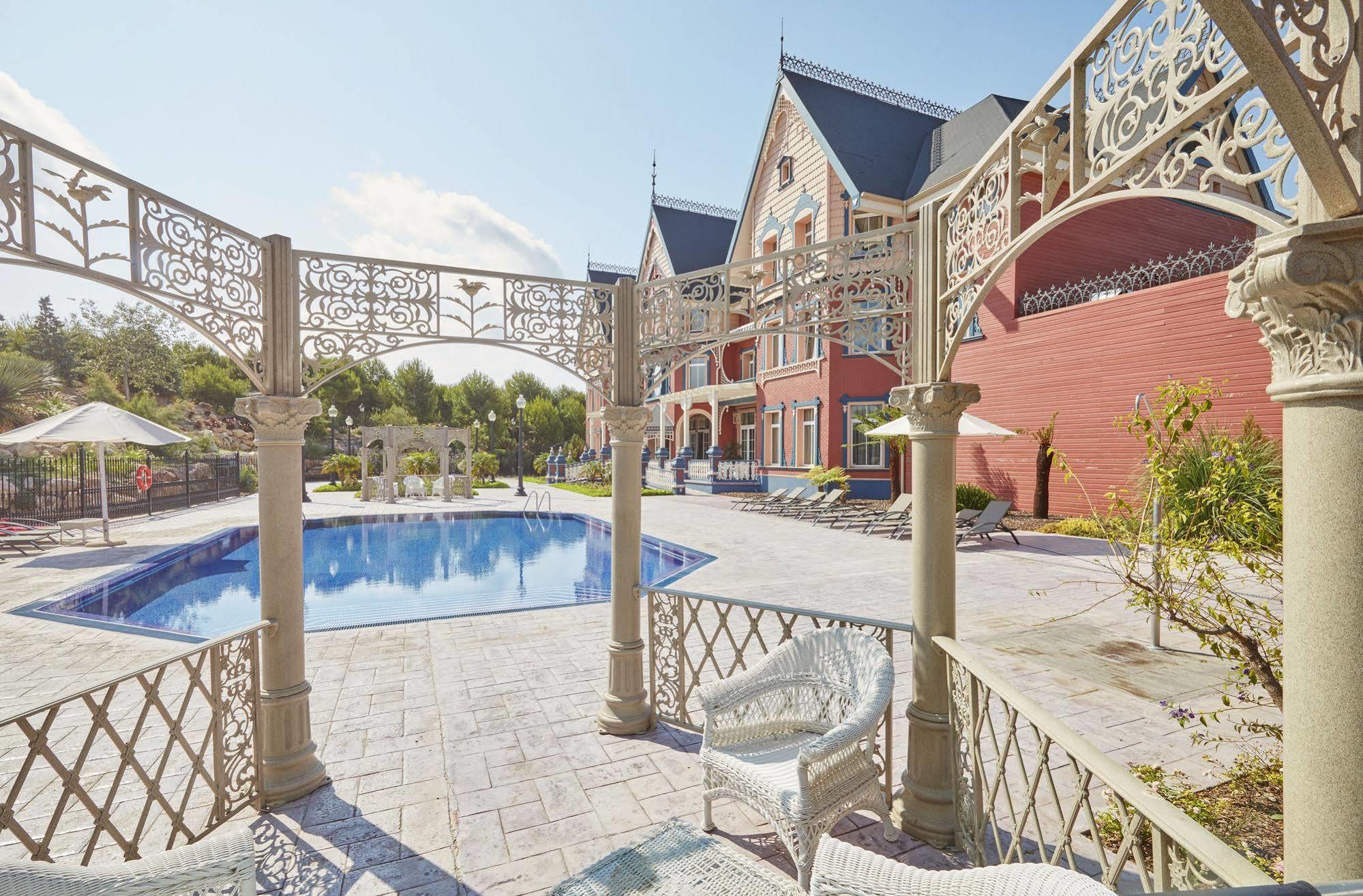 Portaventura Lucy's Mansion: Unlimited Park Access & Express Passes Hotel