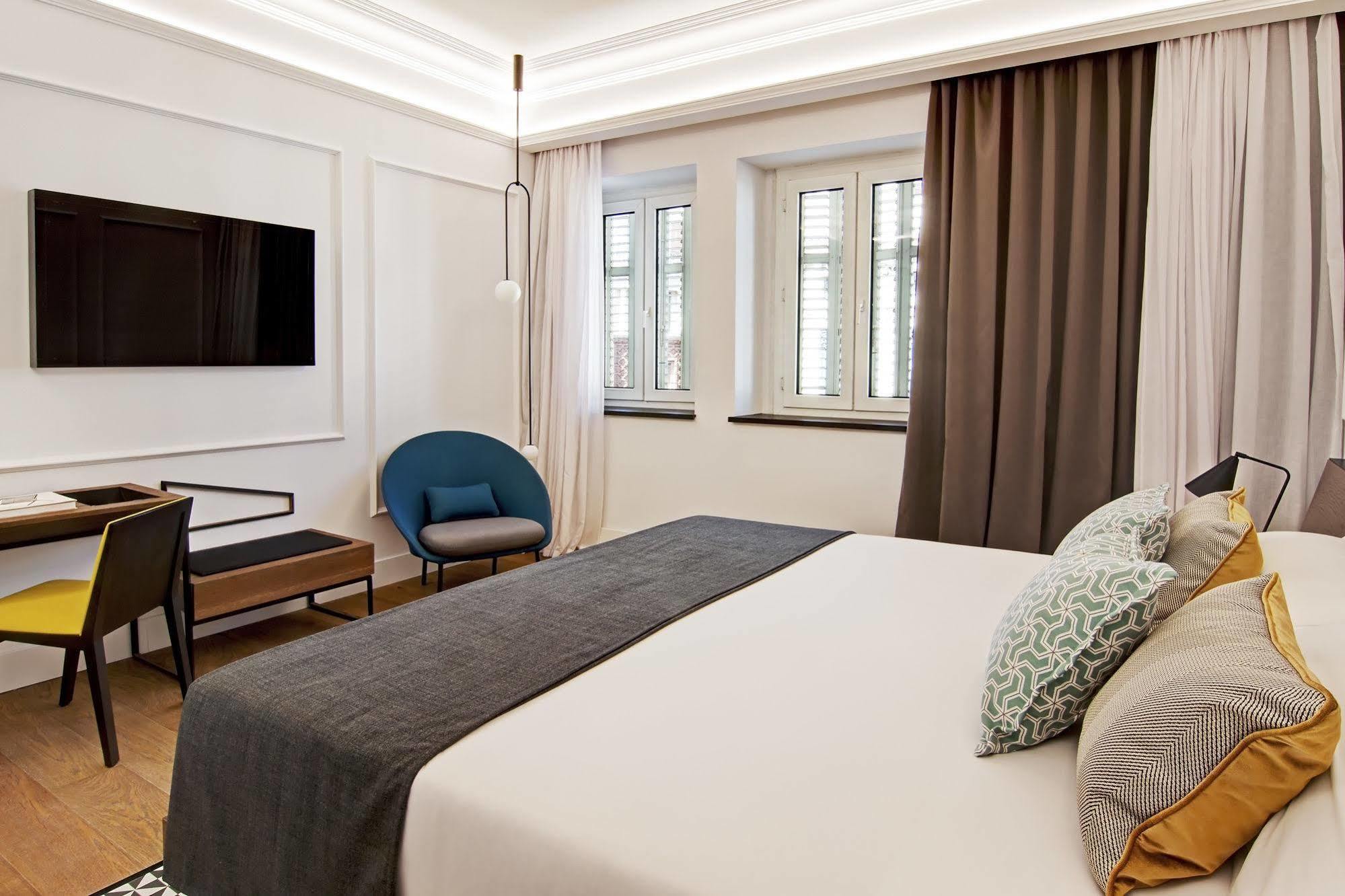 One Shot Palacio Reina Victoria 04 Hotel Valencia
