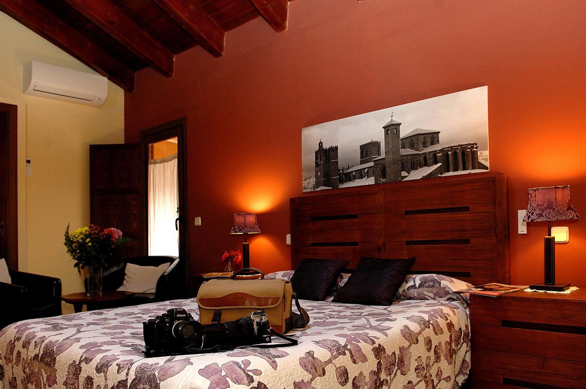 Cuatro Canos Hotel