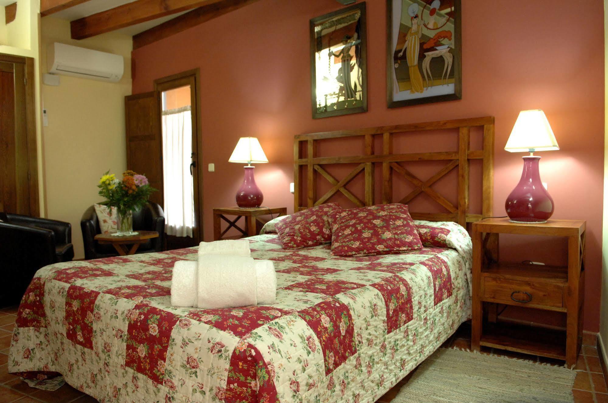 Cuatro Canos Hotel