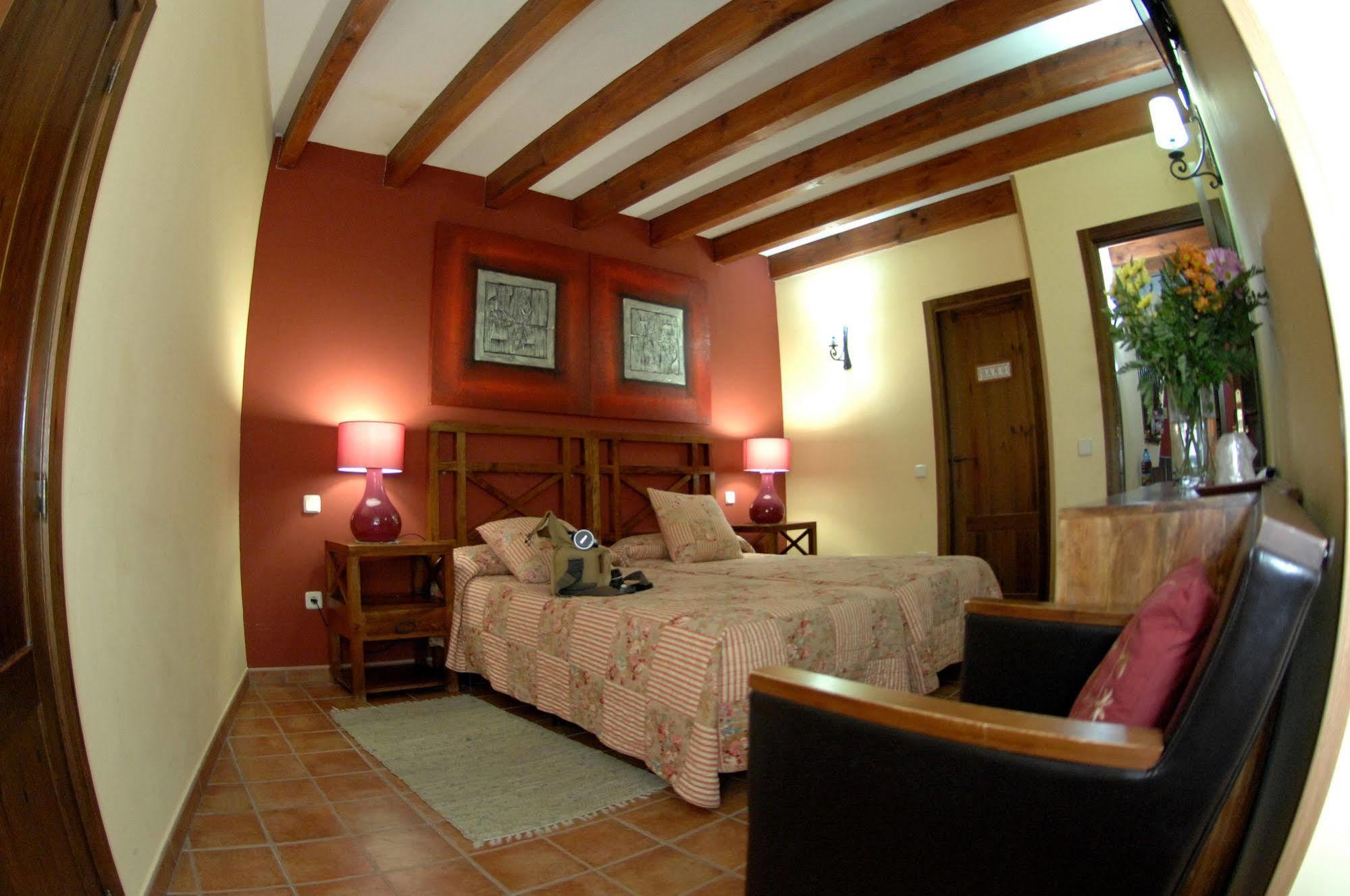 Cuatro Canos Hotel