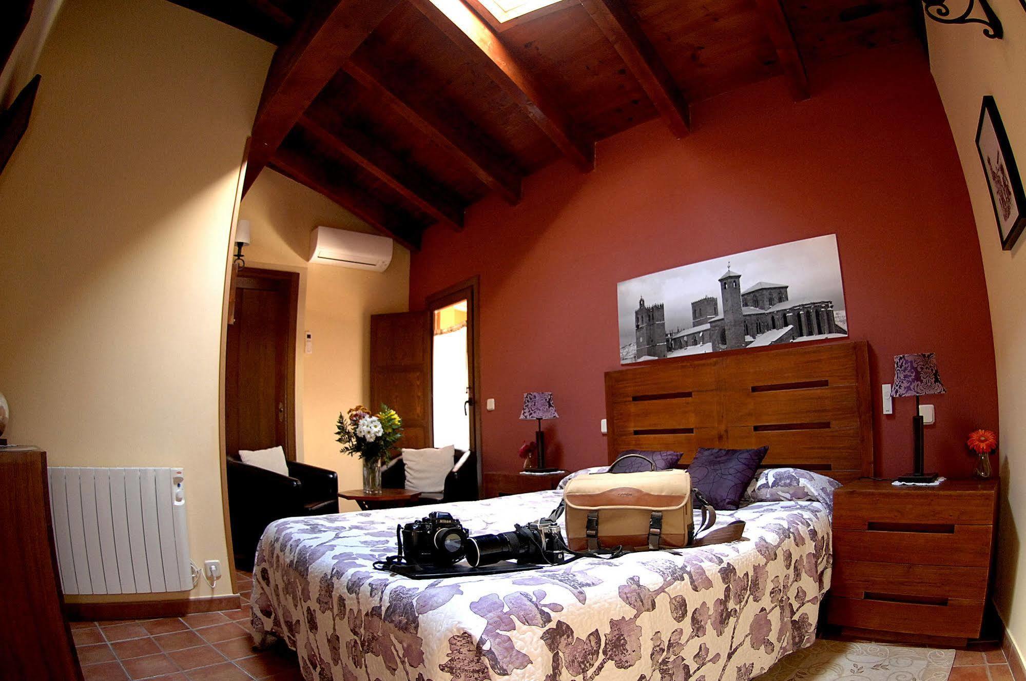Cuatro Canos Hotel 3*