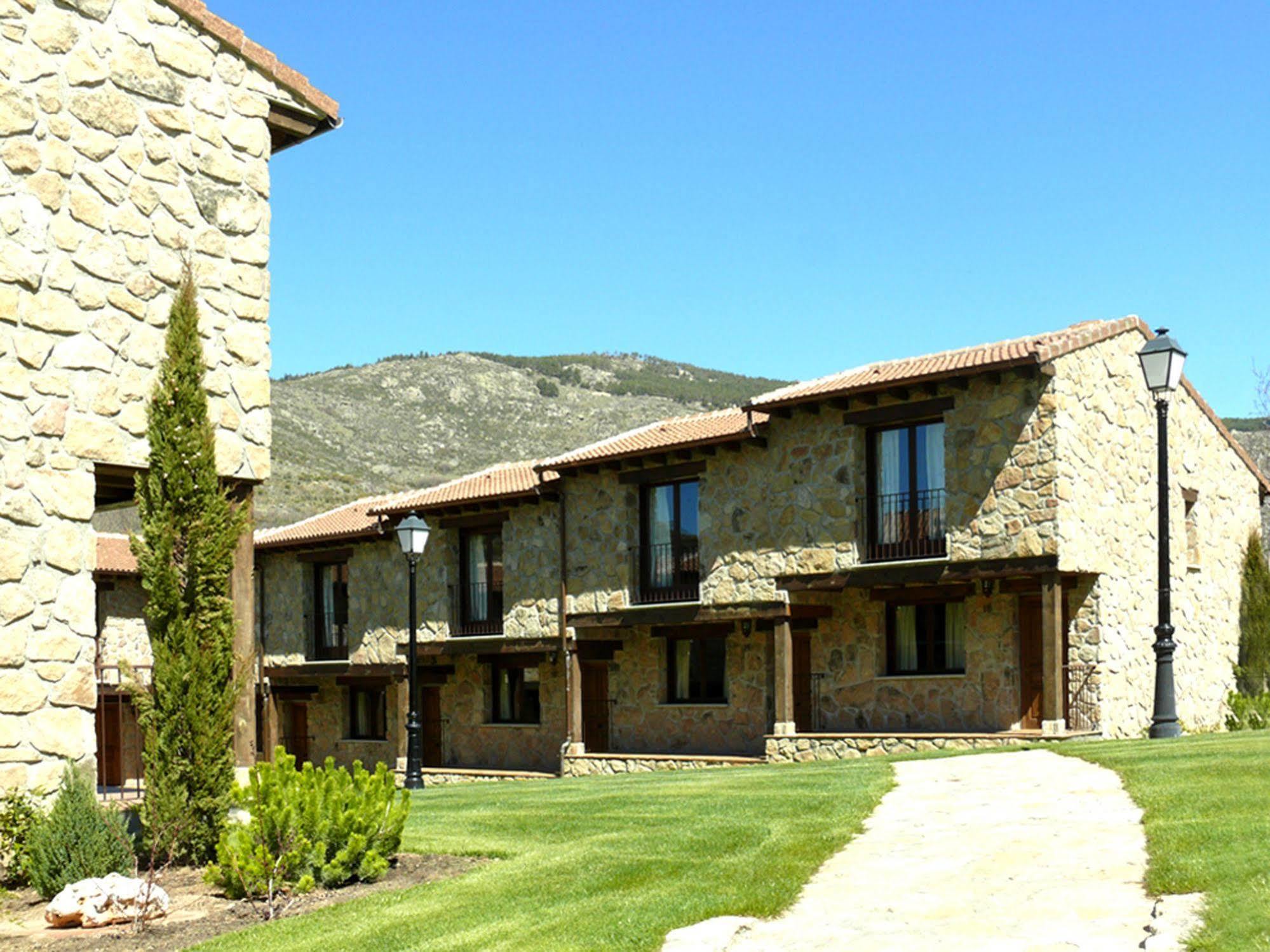 Hotel Ribera Del Corneja 4*