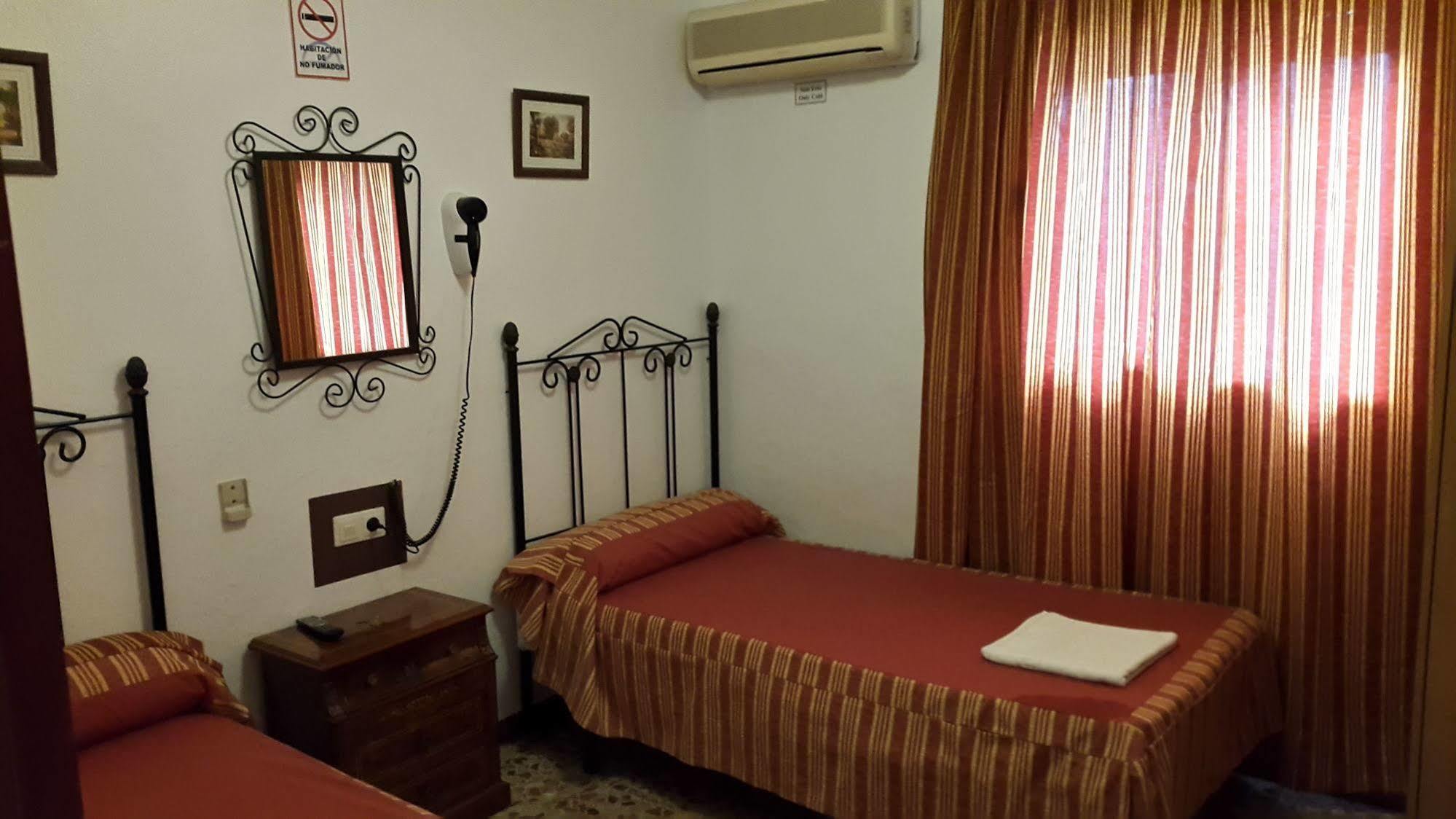 Los Faroles Guest house *