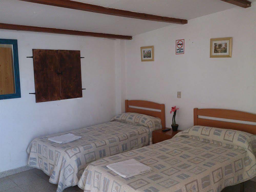 Los Faroles Guest house *