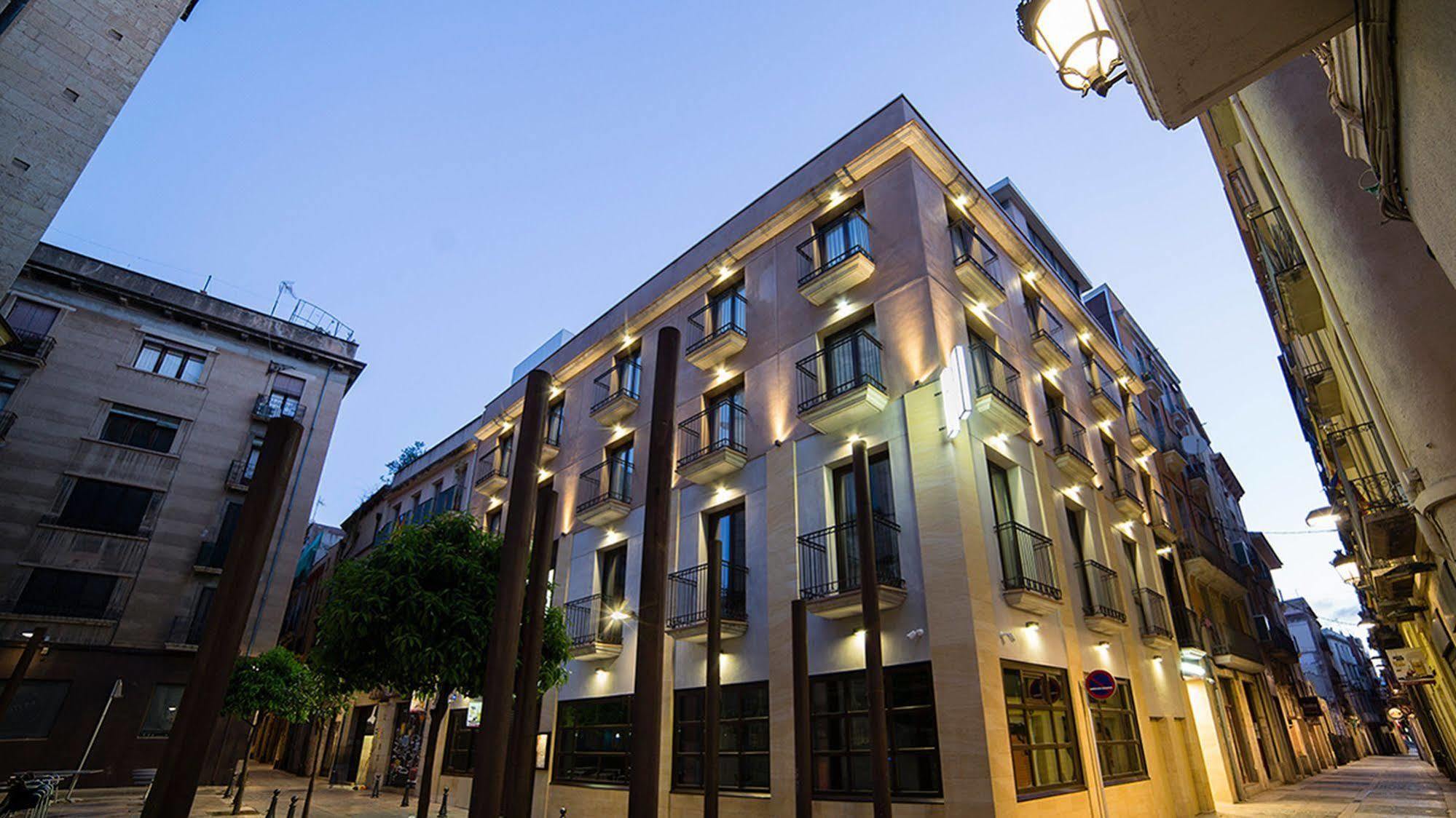 Centre Hotel 3*