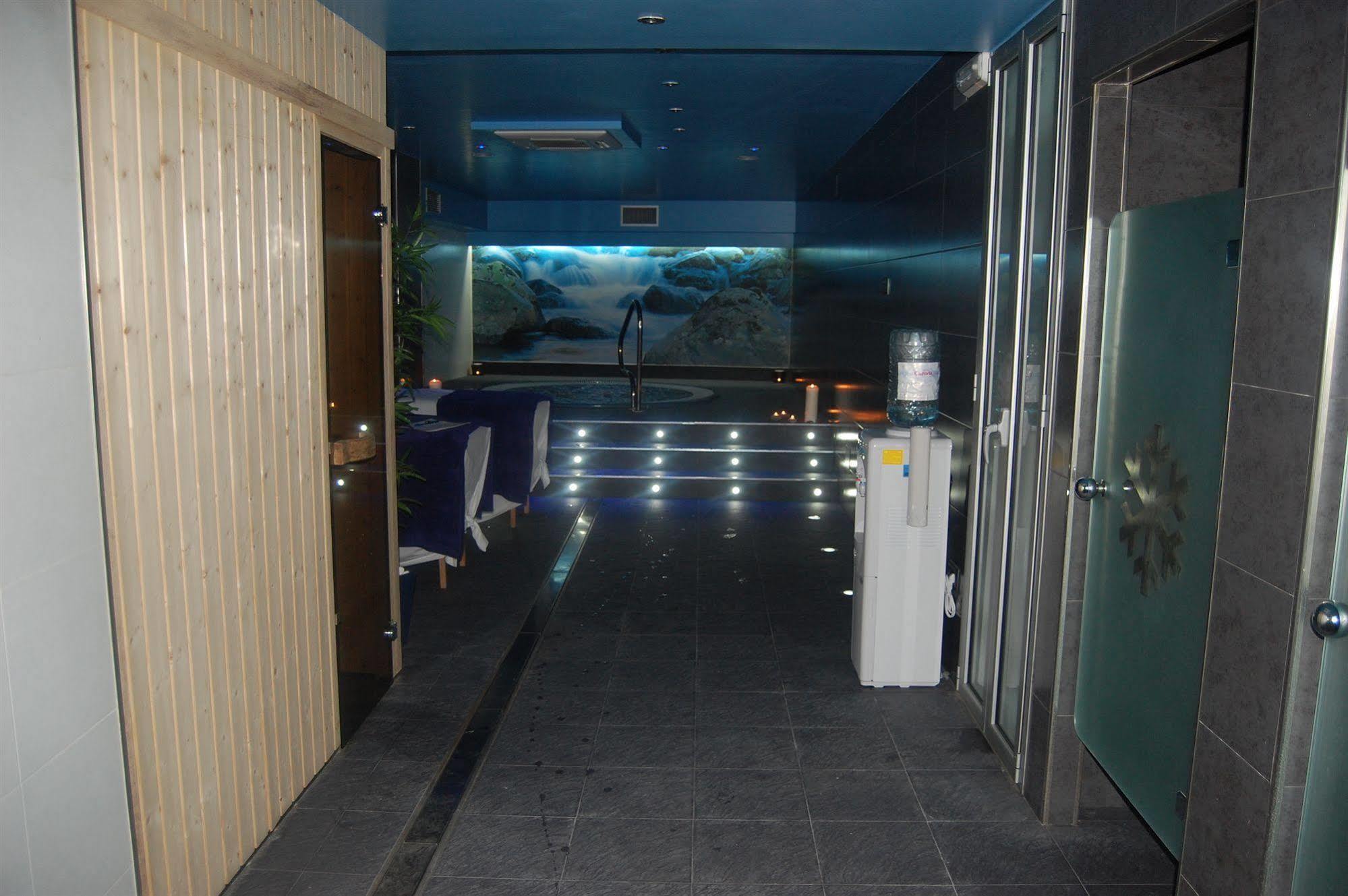 Arha & Hotel 2*