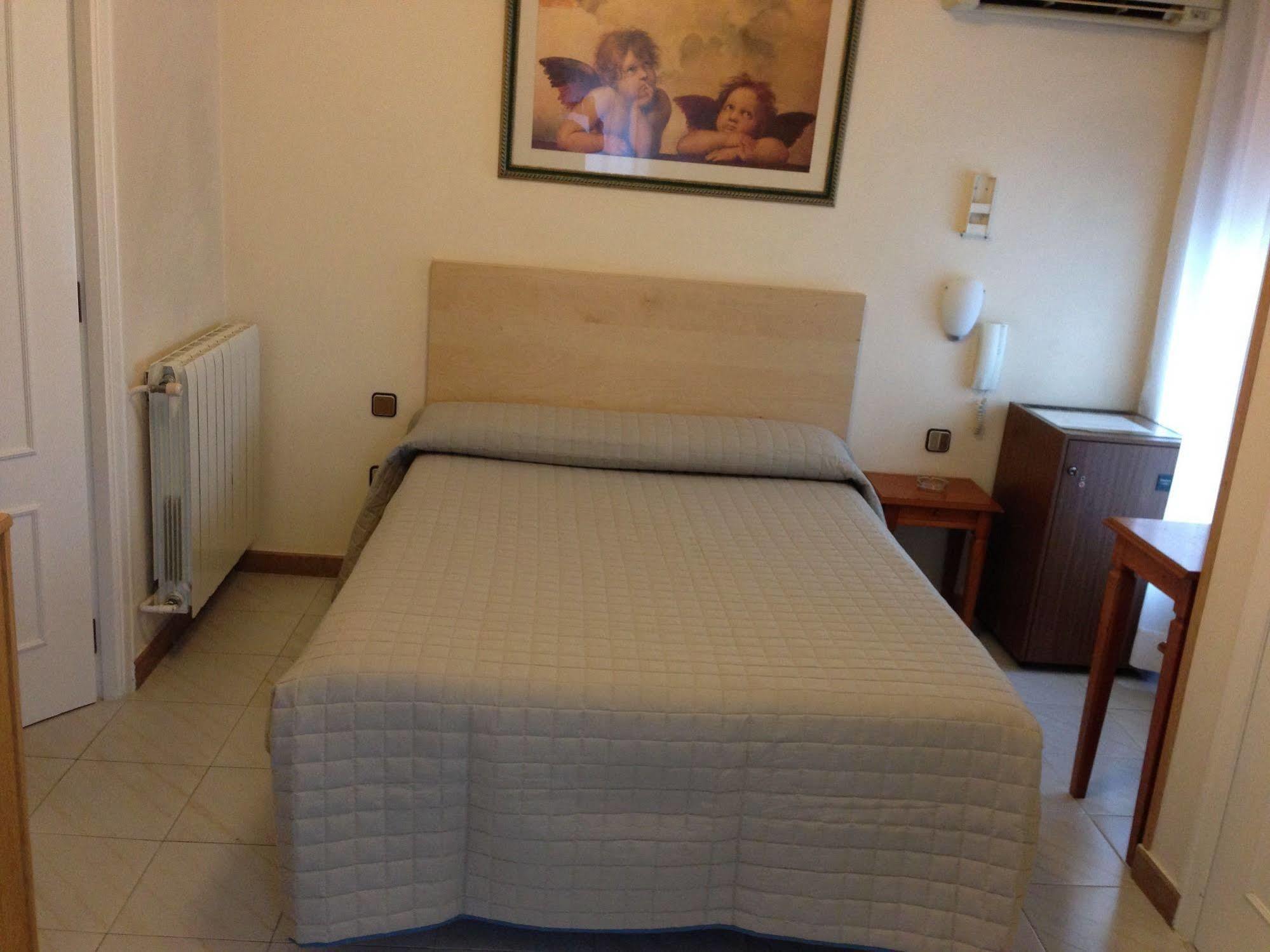 Cervantes Guest house 2*