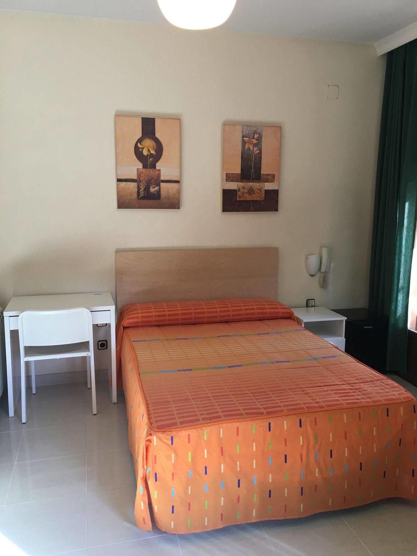 Cervantes Guest house 2*