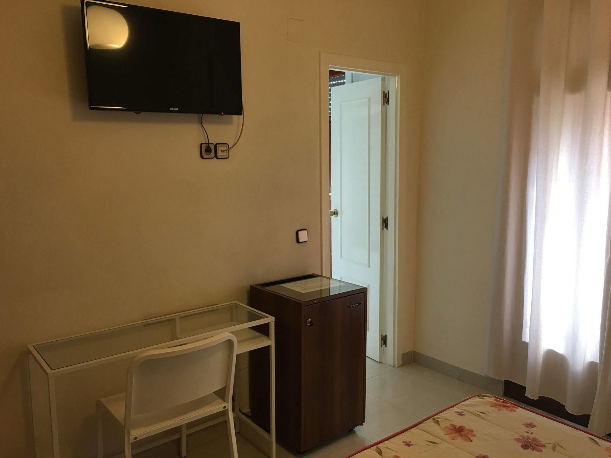 Cervantes Guest house 2*