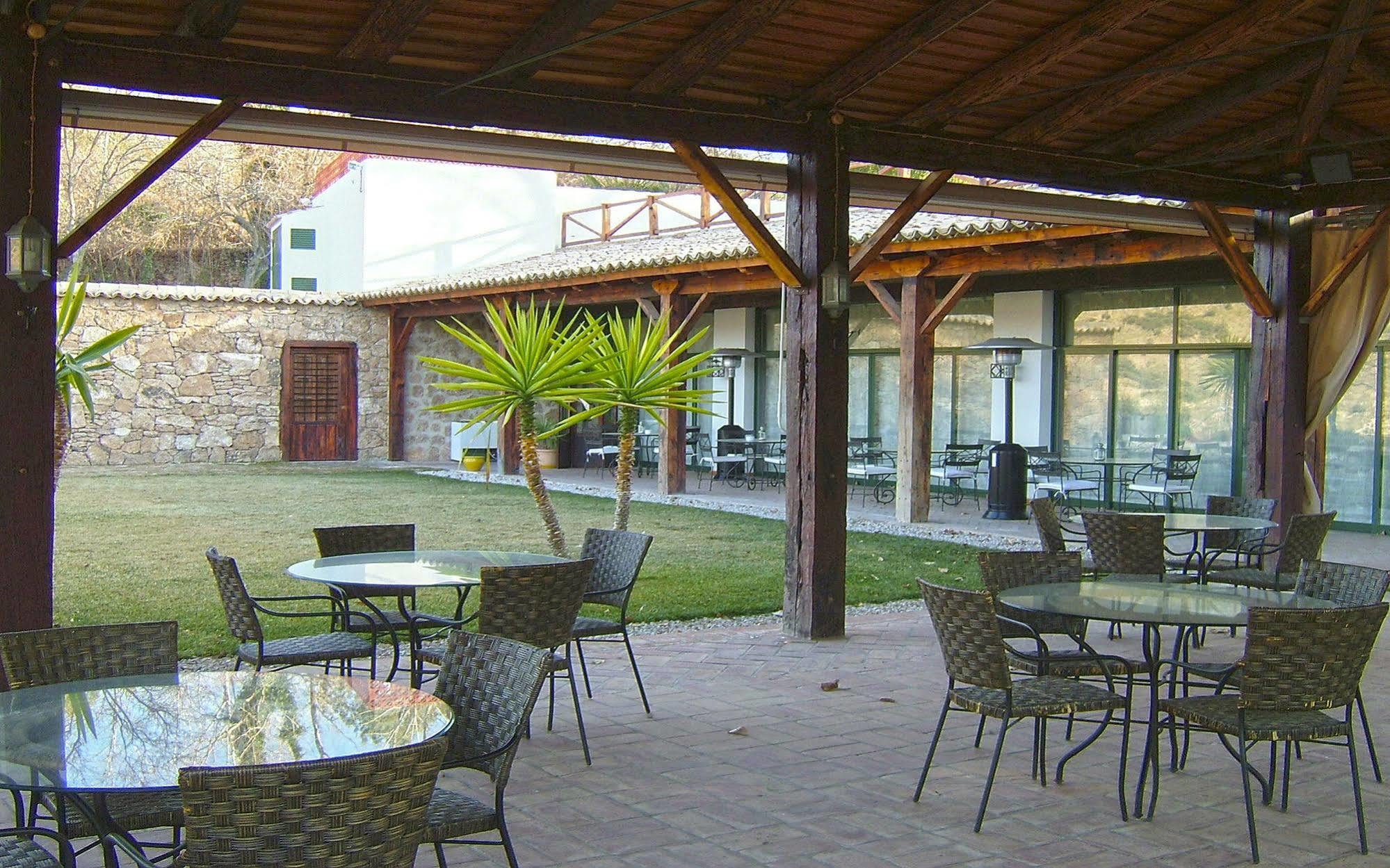 Hotel Aguas De Arbuniel