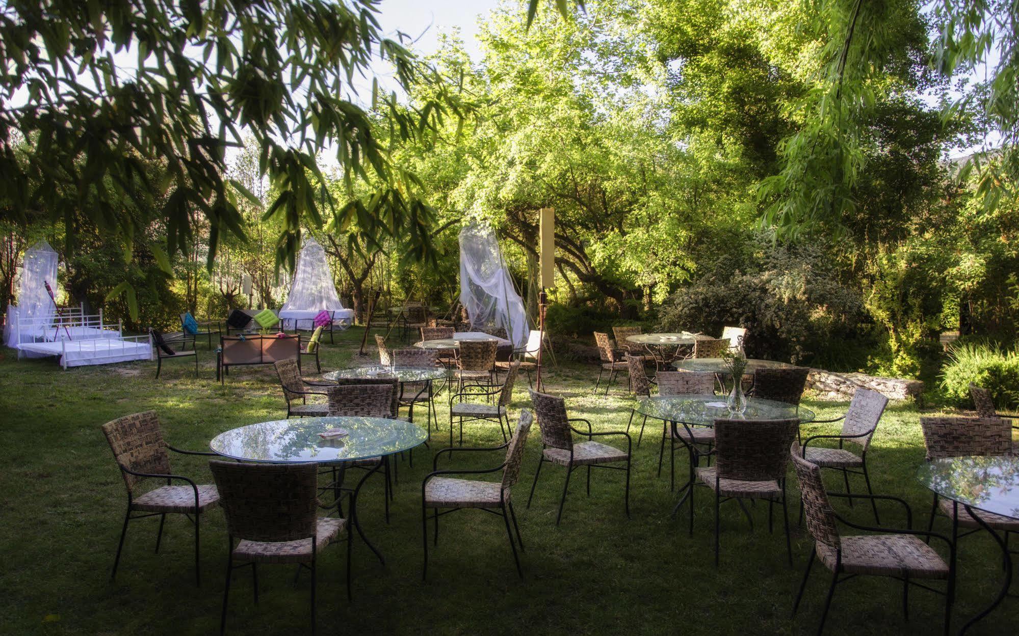 Hotel Aguas De Arbuniel