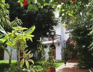 Apartamentos Frontera *