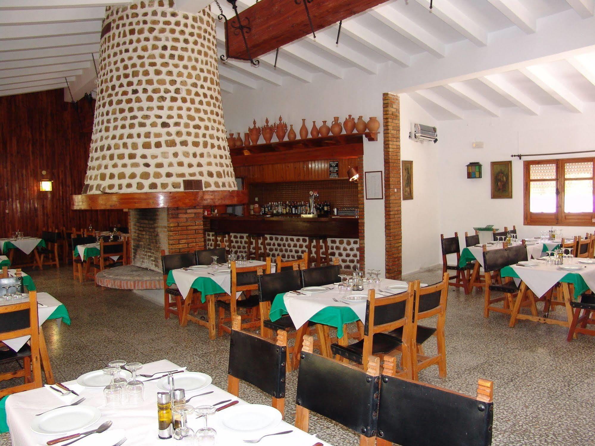 Hotel Balneario De Alicún De Torres 2*