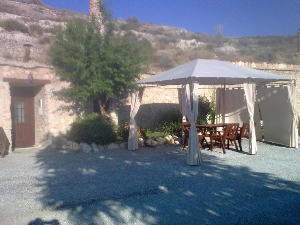 Hotel Cuevas De 3*