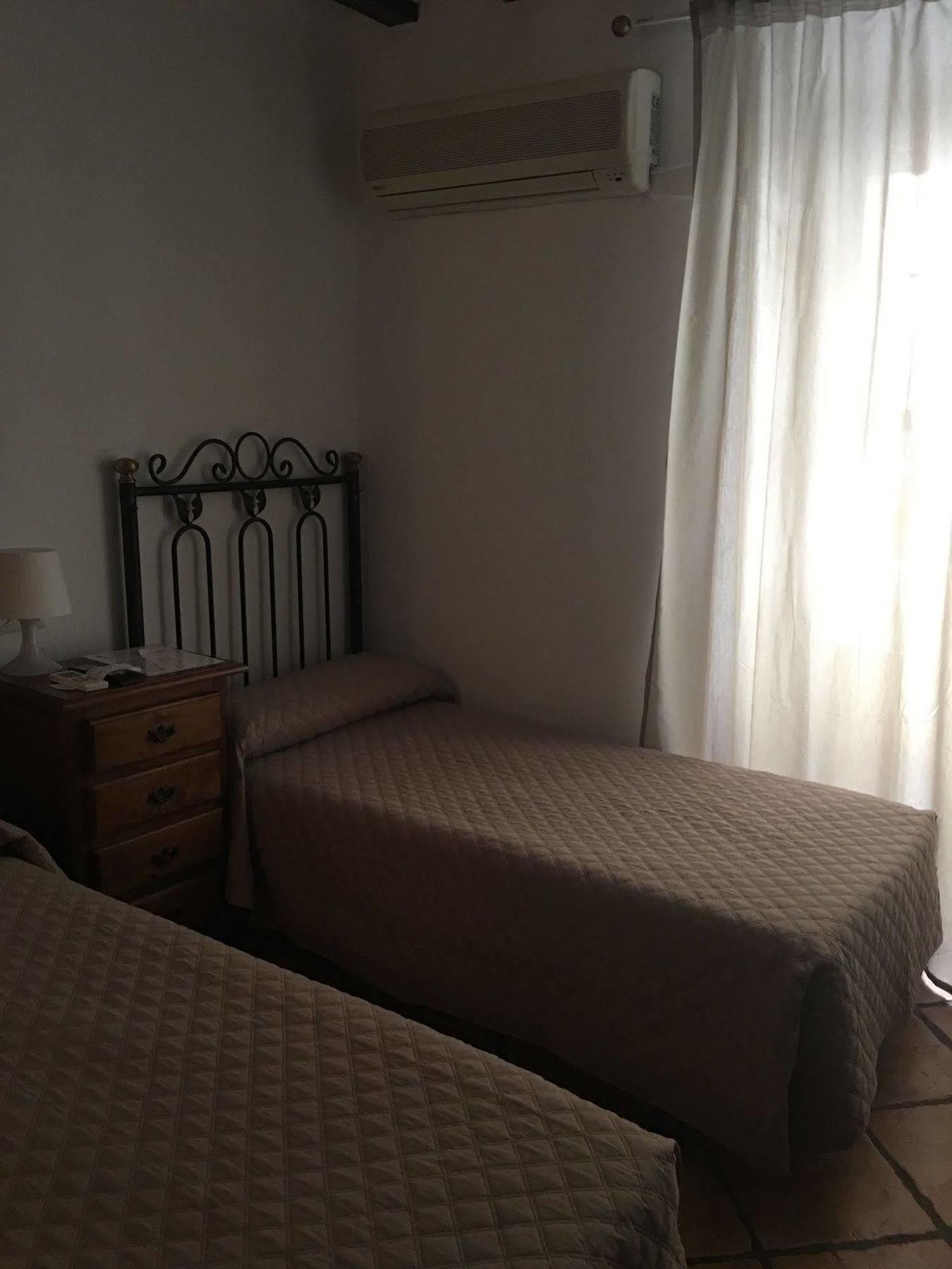Pension La Cantarera Guest house