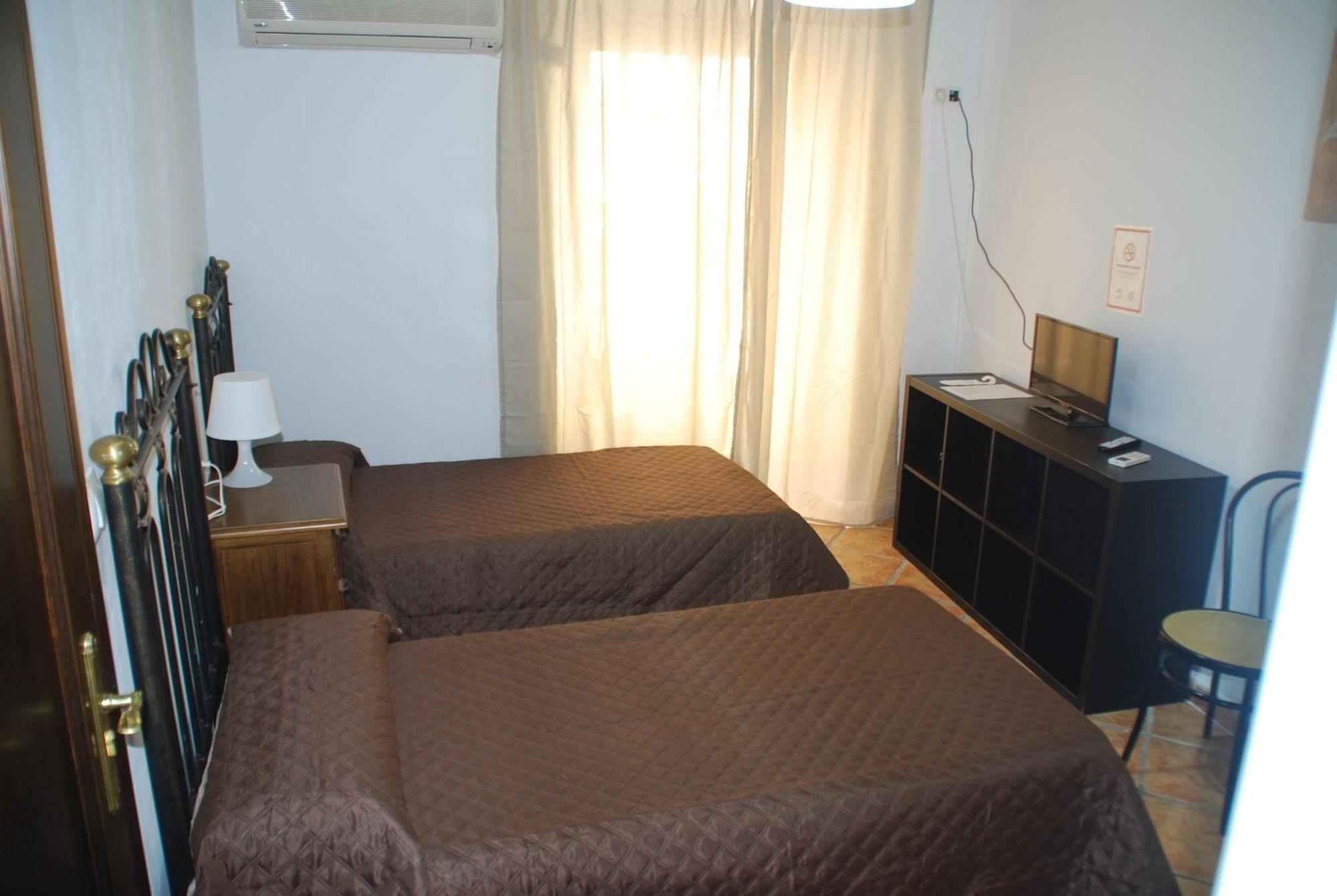 Pension La Cantarera Guest house