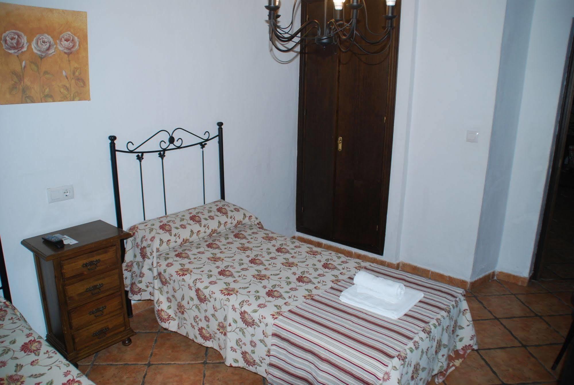 Guest house Pension La Cantarera 2*