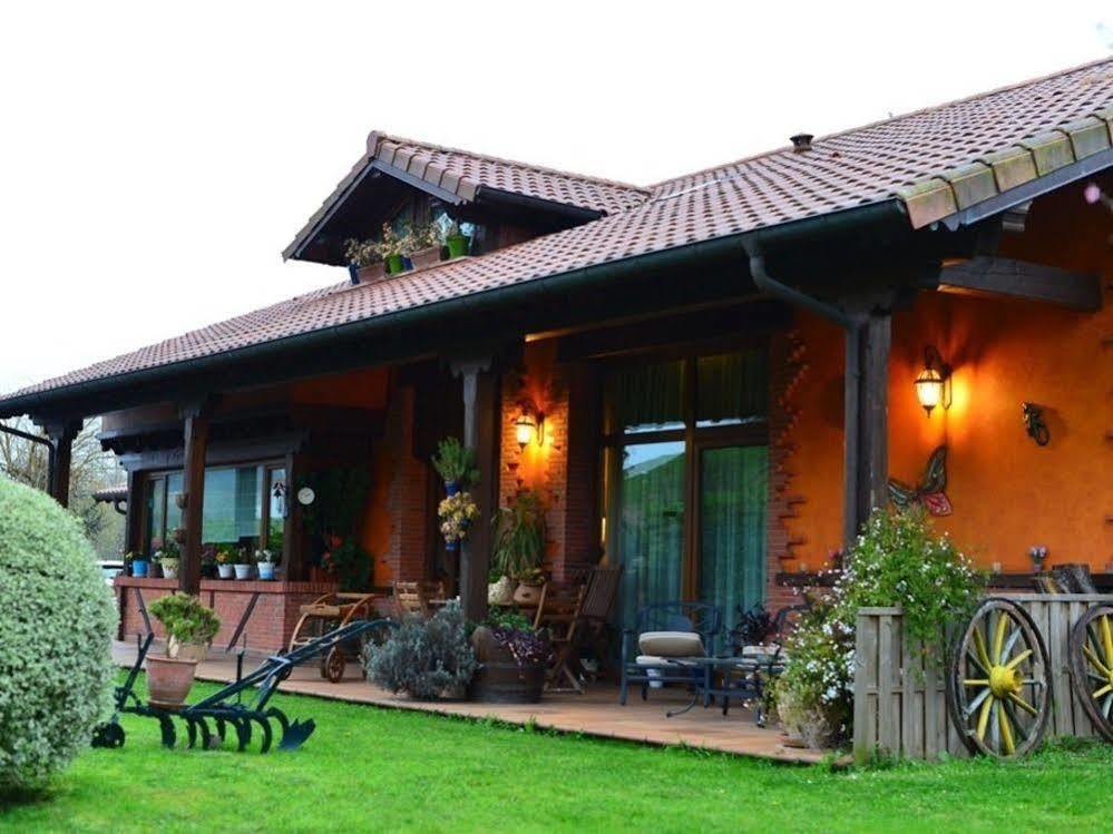 Guest house Alojamiento Bernabales Pamanes