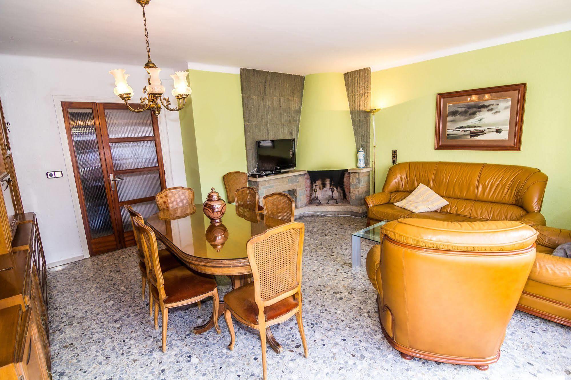 Agi Joan Badosa Apartamento Rosas