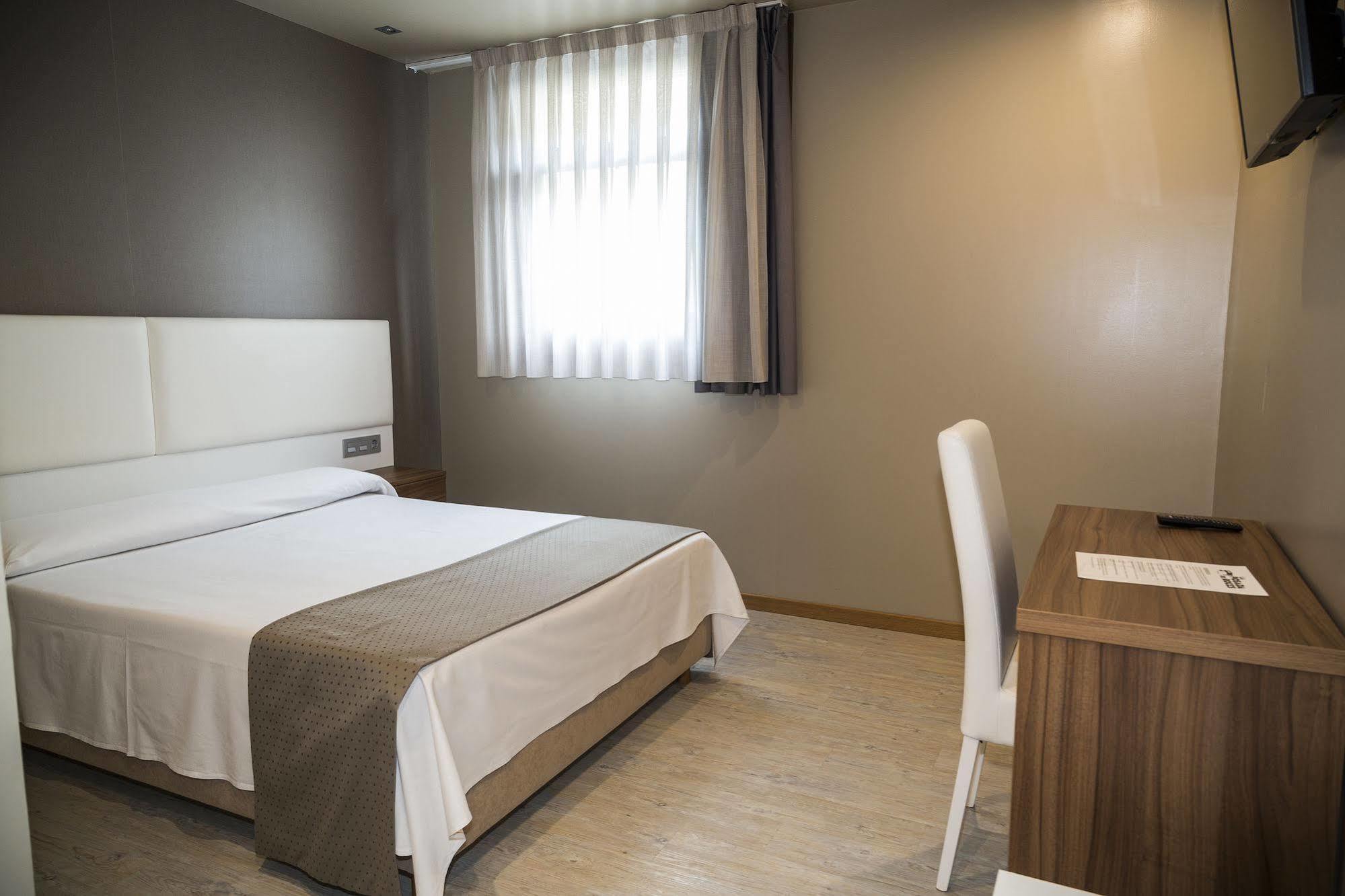 La De Roces Hotel *