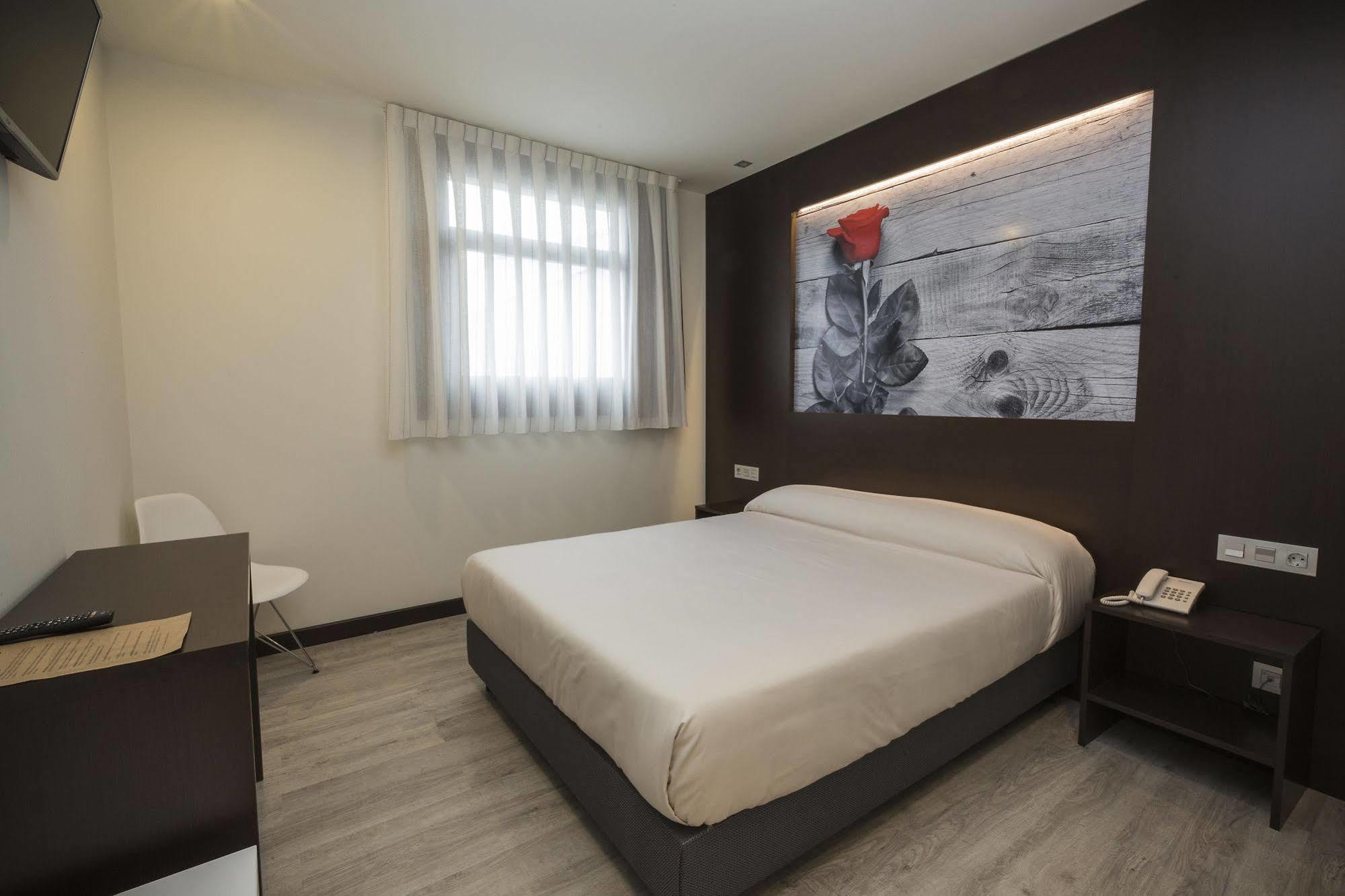 Hotel La De Roces *