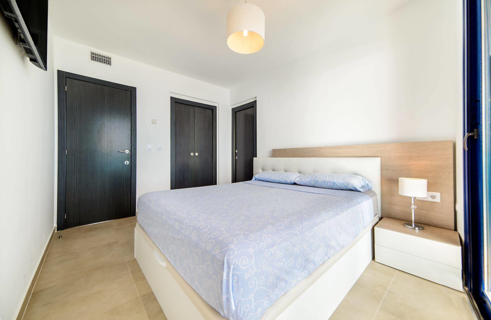 Bennecke Velvet Punta Prima (Alicante)