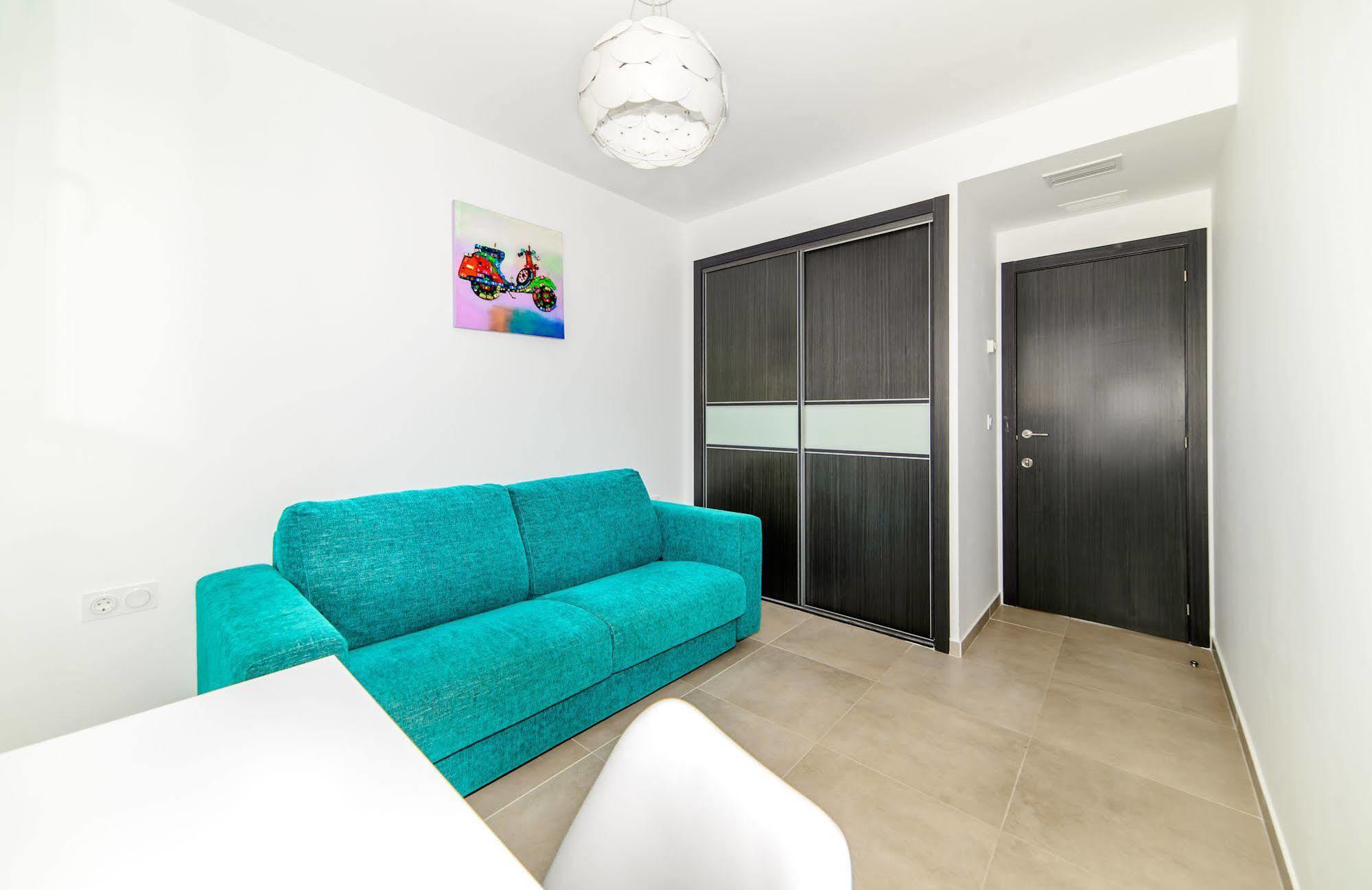 Bennecke Velvet Punta Prima (Alicante)