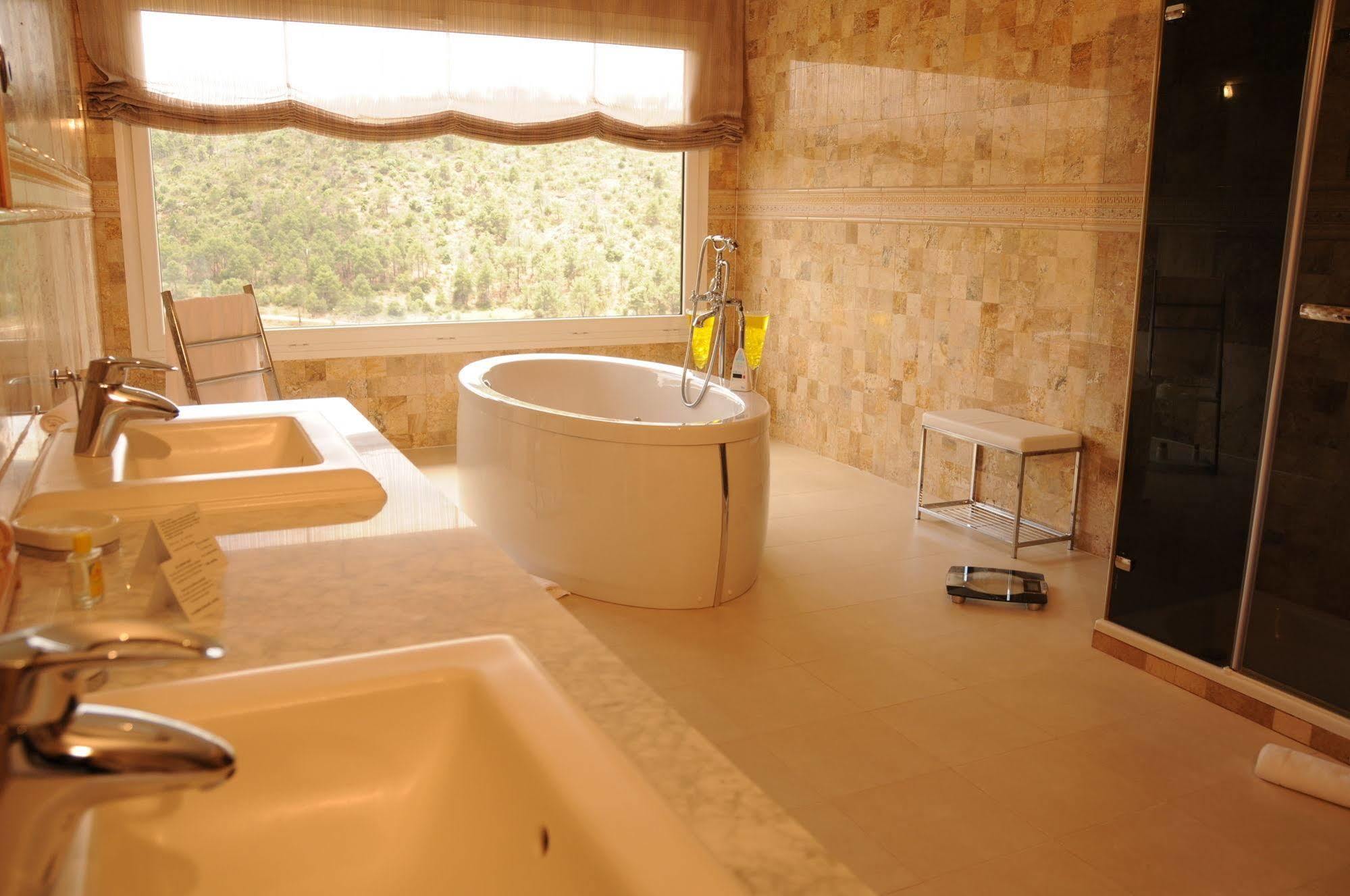 Cinco Enebros Hotel 4*
