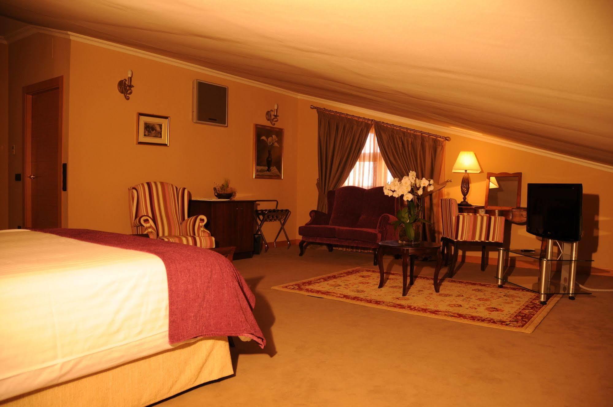 Cinco Enebros Hotel Robledo de Chavela