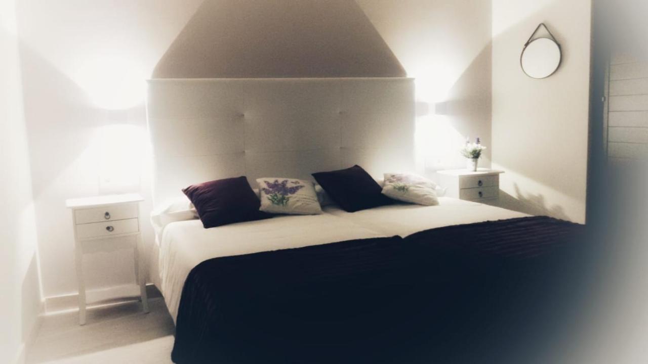 O Balcón Da Ribeira Hotel *