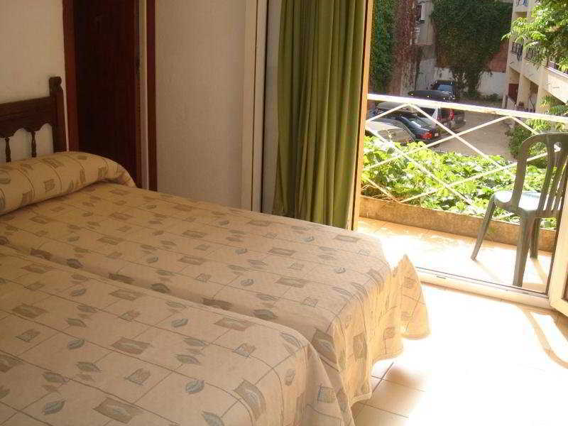 Lloret Guest house 2*