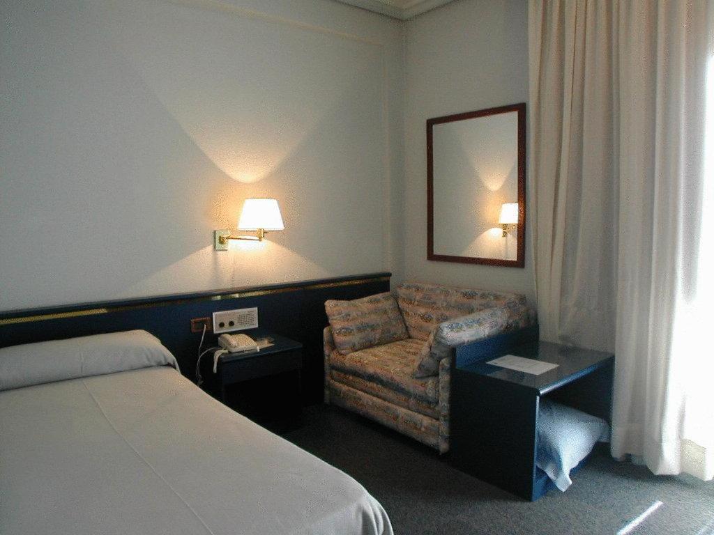Hotel Rey Sancho Ramirez Somontano Sl 3*