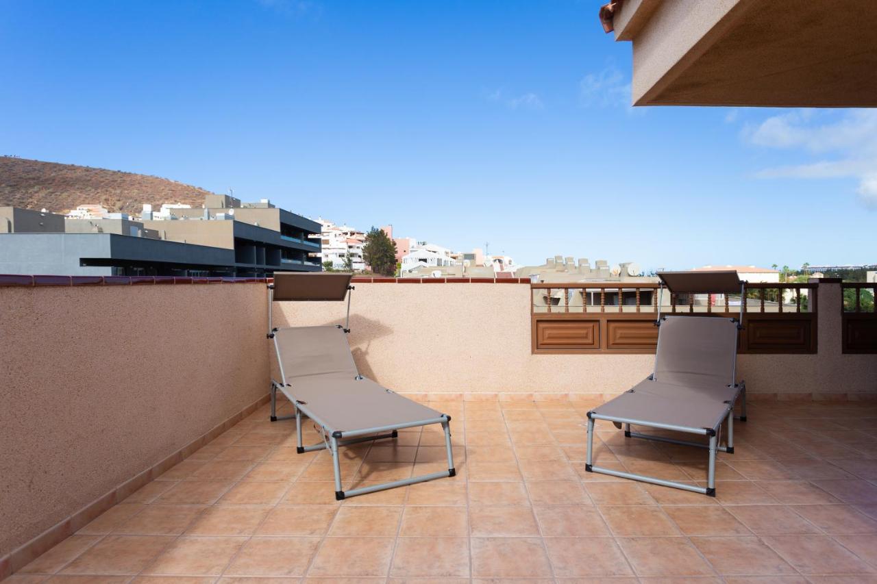 Aticos Cristianos Apartment *