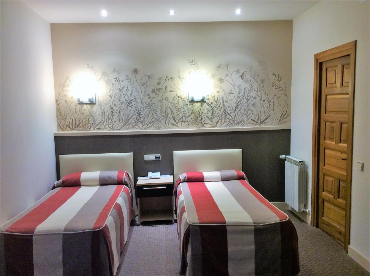 Monasterio De Leyre Hotel 2*
