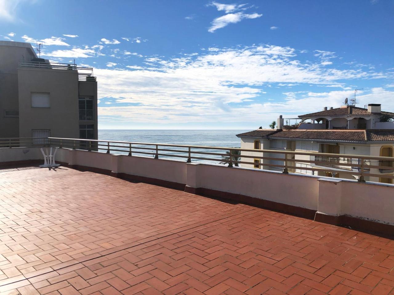New Stunning Seaview With Lovely Balcony Apartamento